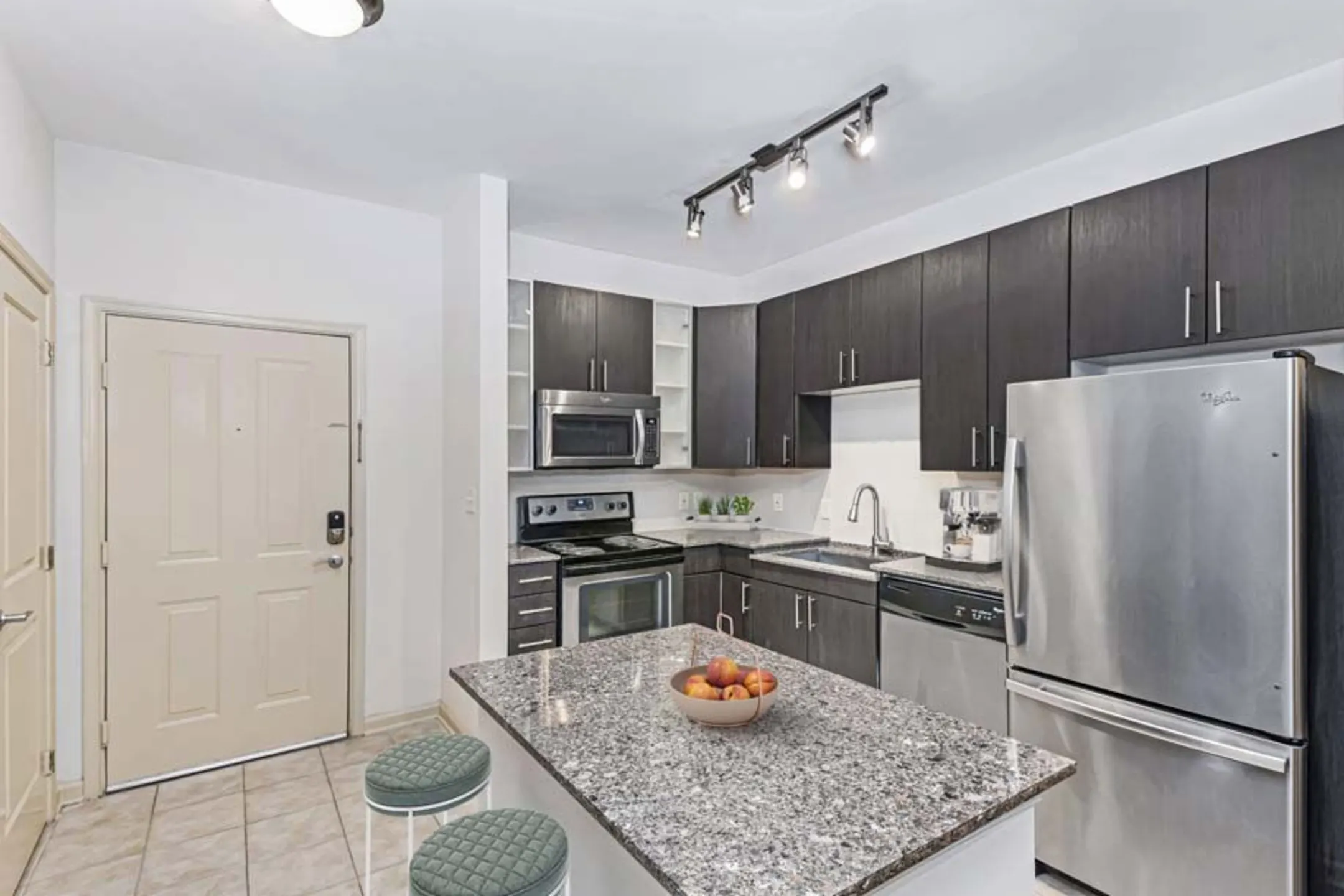 Camden Fairfax Corner Apartments Fairfax, VA 22030