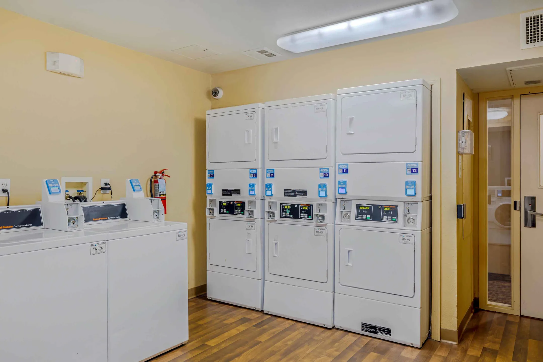 Furnished Studio Boston Waltham 52 4th Ave. Apartments Waltham, MA 02451