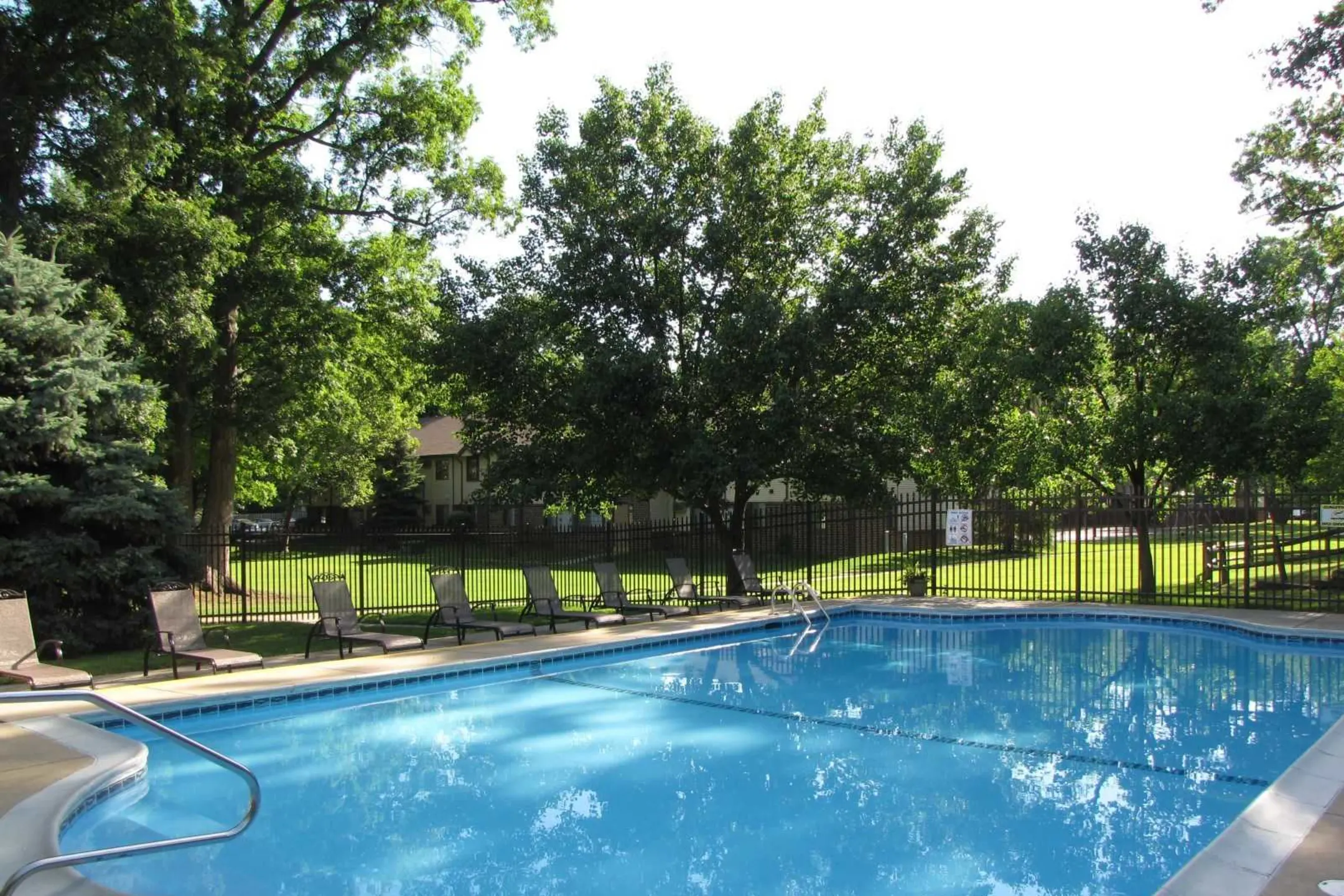 Pool - Wood Ridge Apartments And Townhomes - Toledo, OH