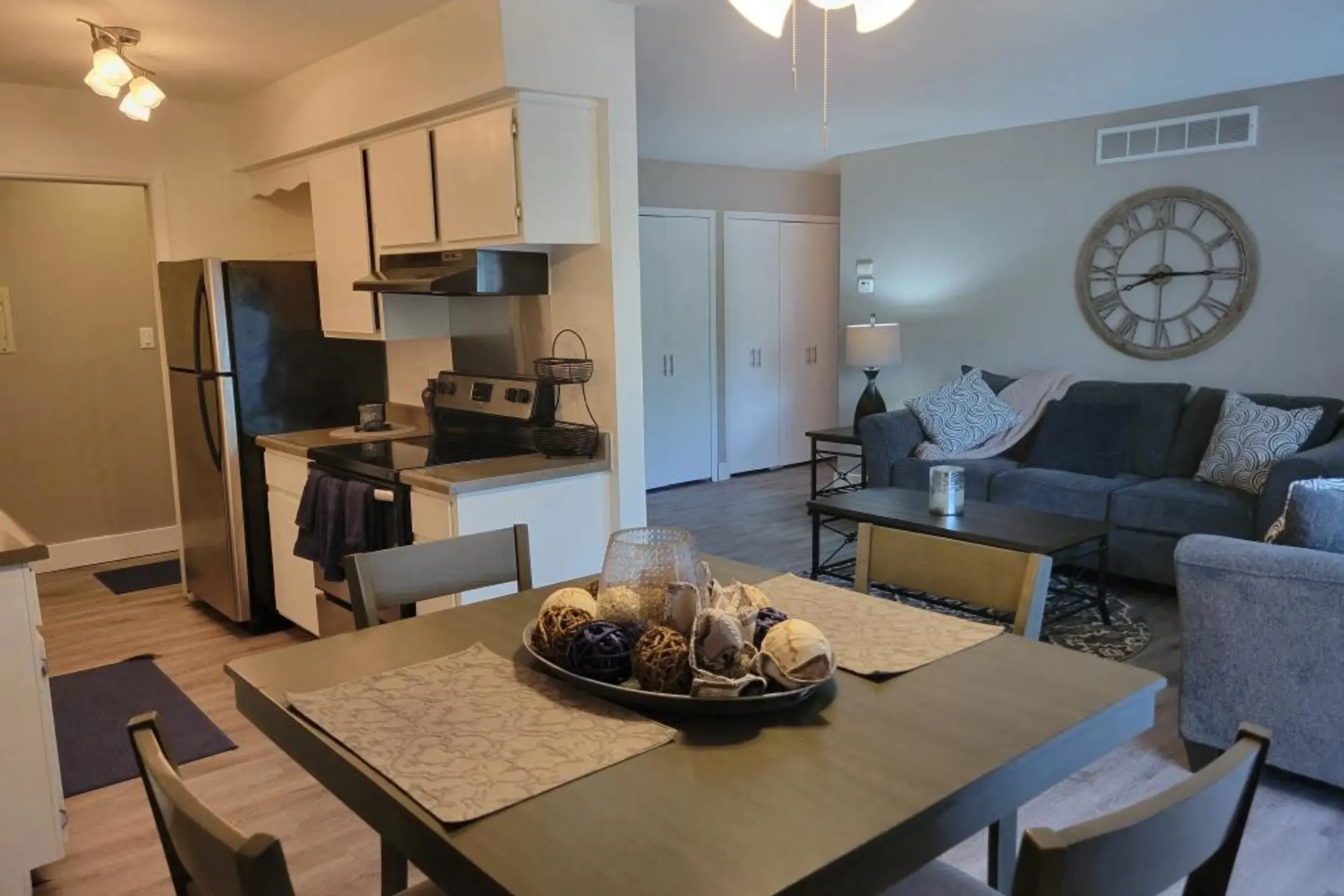 Carriage Hill 26322 Westphal St Dearborn Heights, MI Apartments for