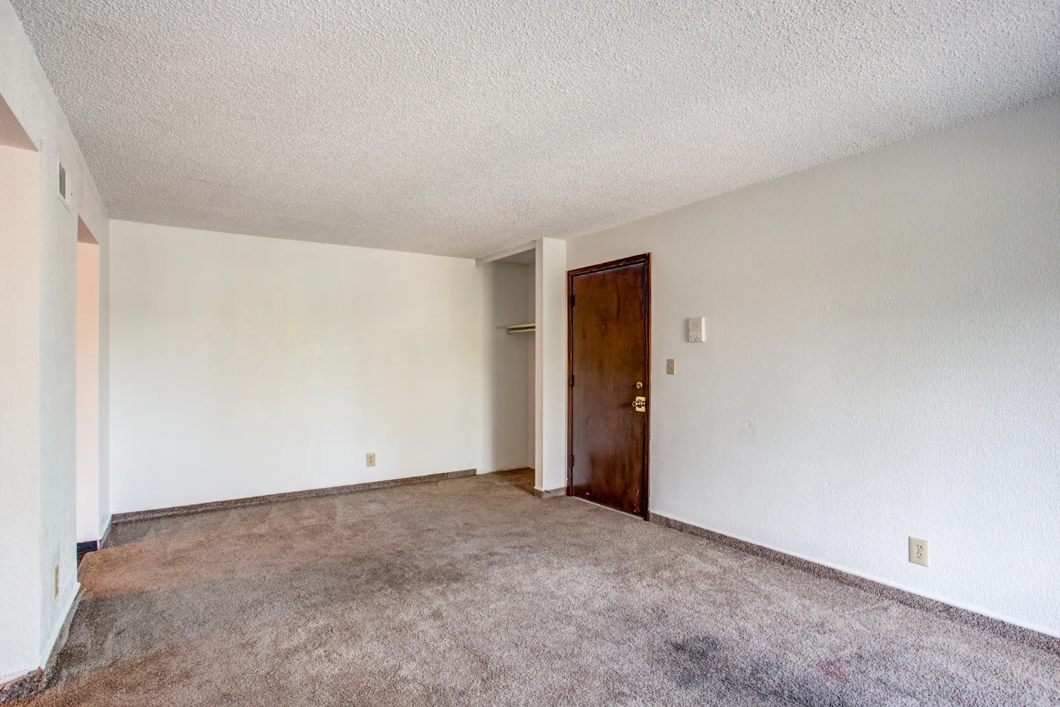 Puckett Pointe Apartments - Kansas City, KS 66103