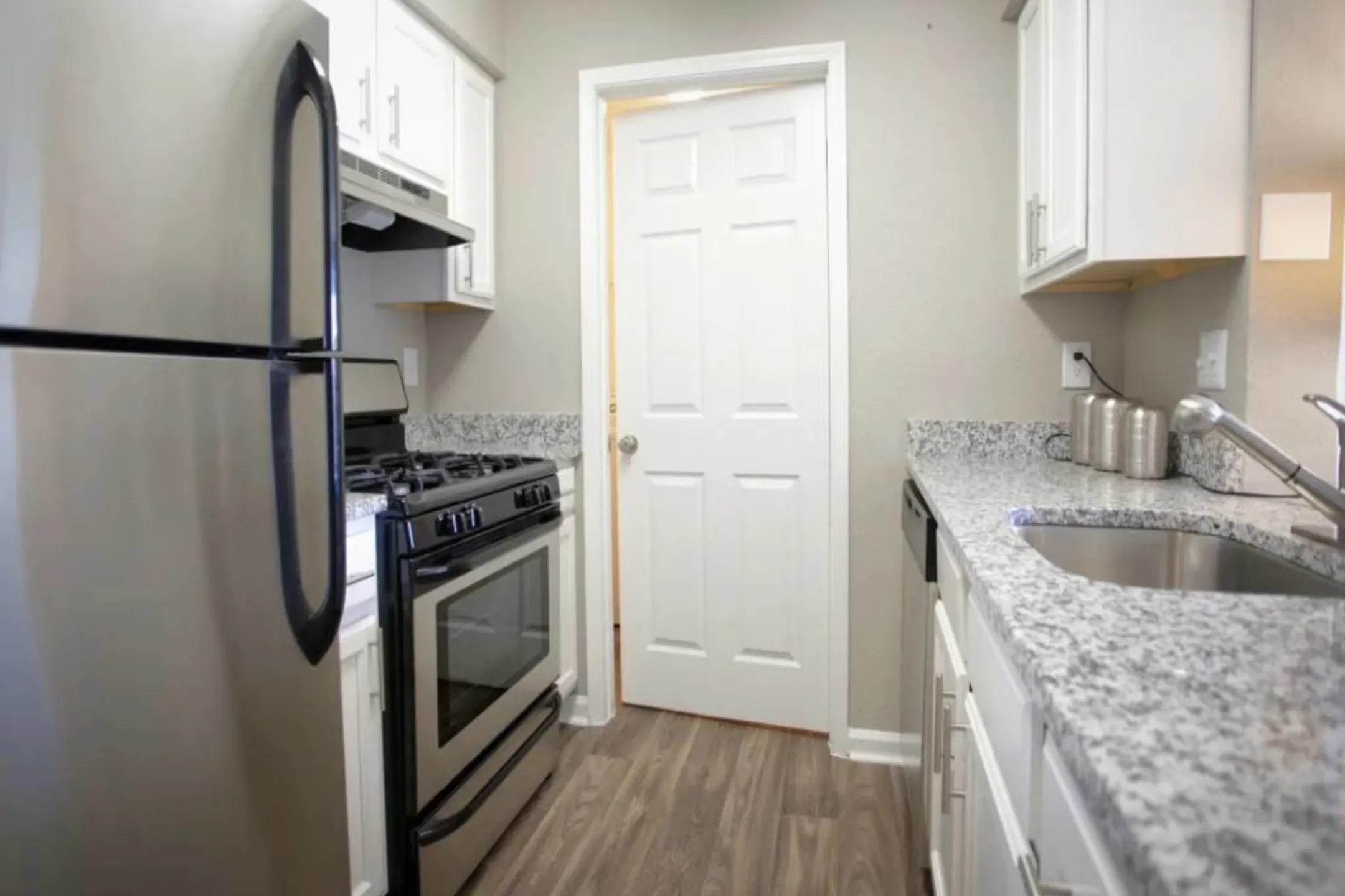 The Emerson 1600 1600 Tibarron Pkwy Se Smyrna, GA Apartments for