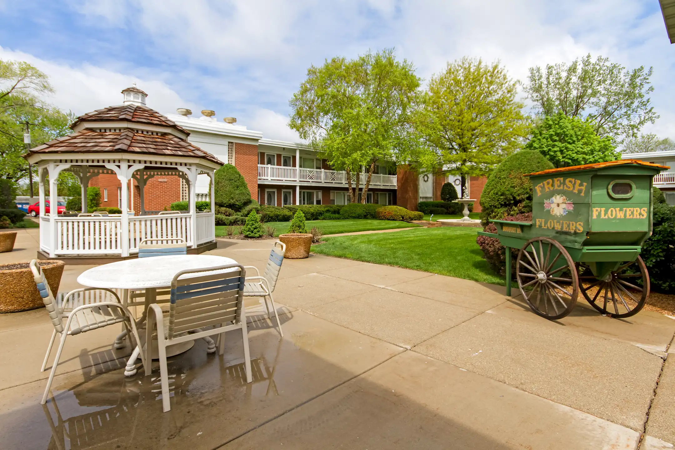Patio / Deck - Brook Forest Apartments - Bensenville, IL