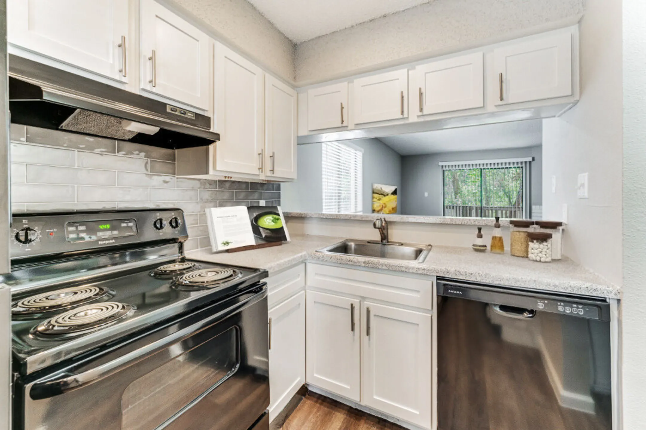 Kitchen - The Hilltop Apartment Homes - Temple, TX