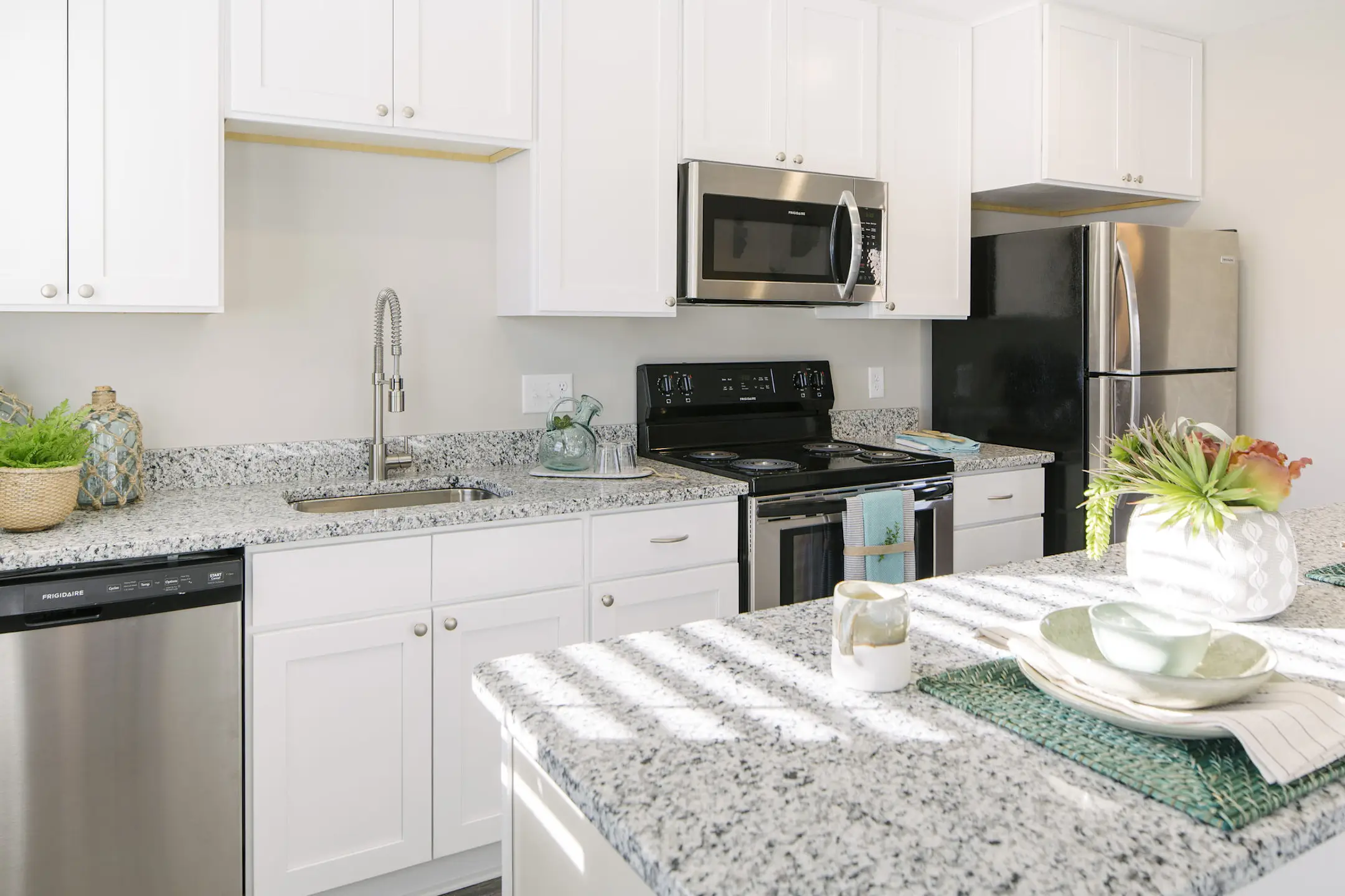 The Grove at Ardsley Park 125 E 62nd Street Savannah, GA Apartments