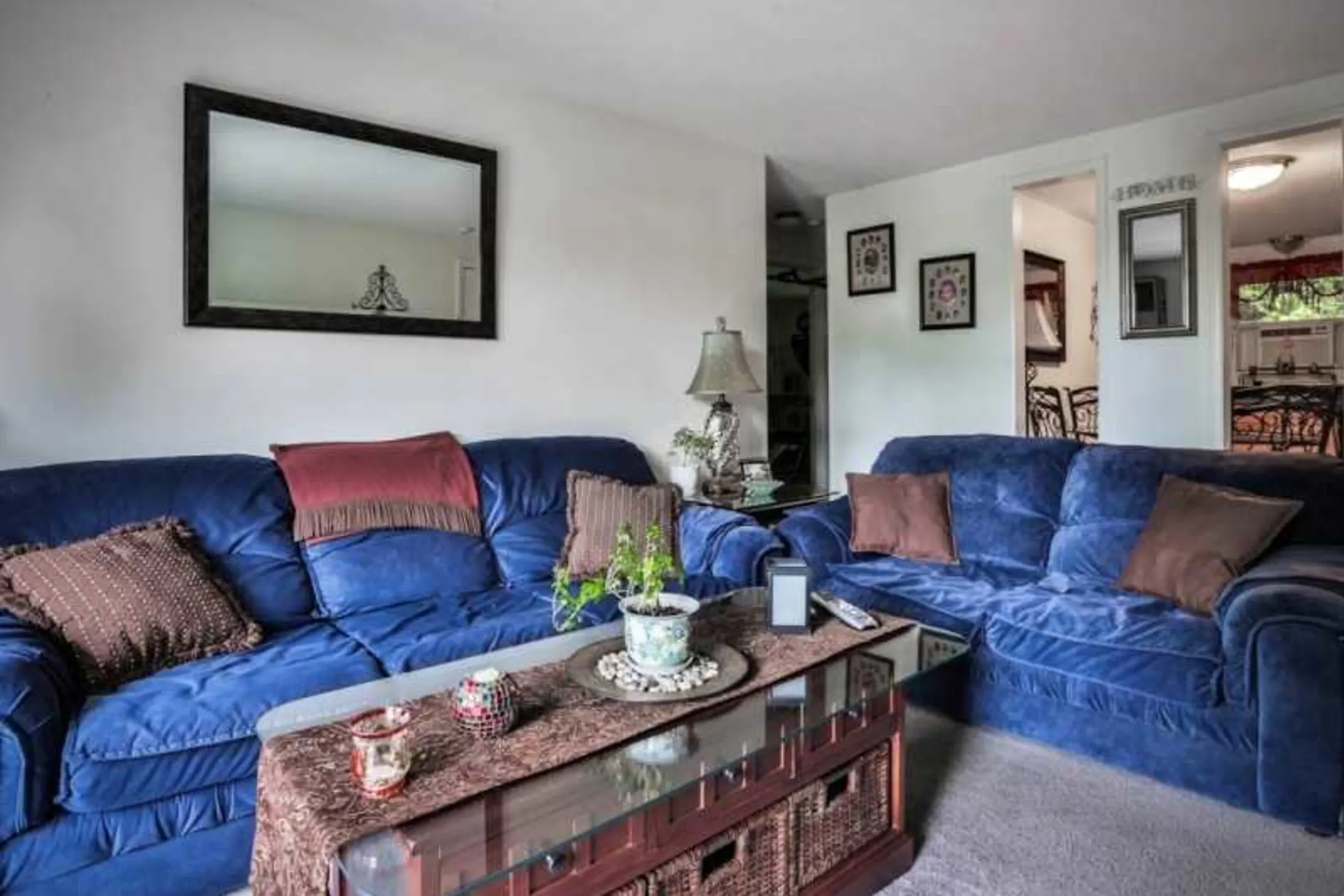 Living Room - High Ridge Apartments - Dover, NH