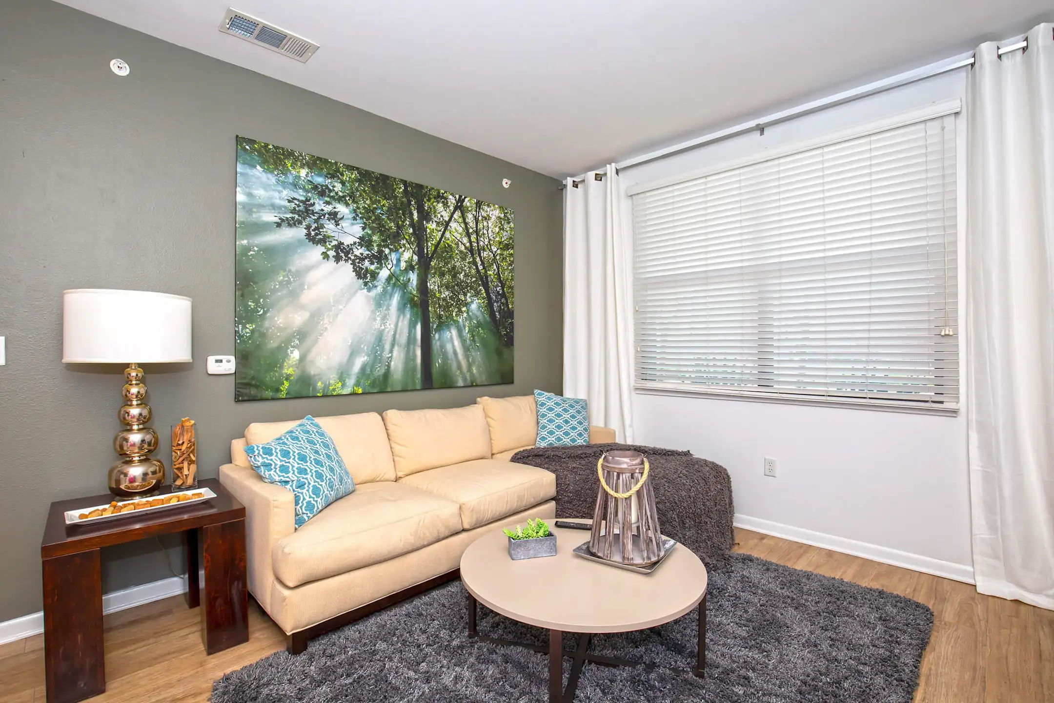 Living Room - Vue Live Oak - Dallas, TX