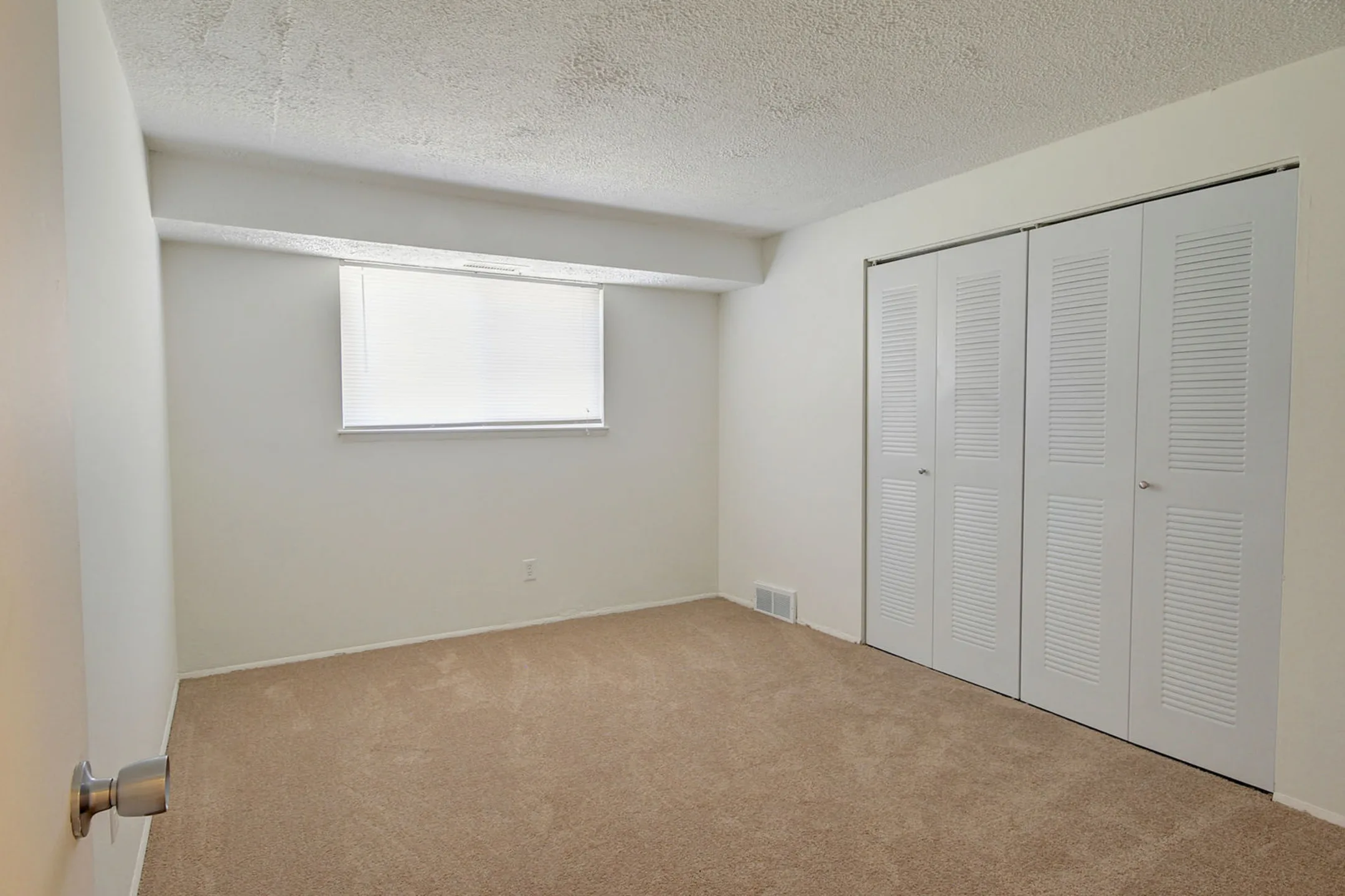 Royalton Greens Apartments Strongsville, OH 44136