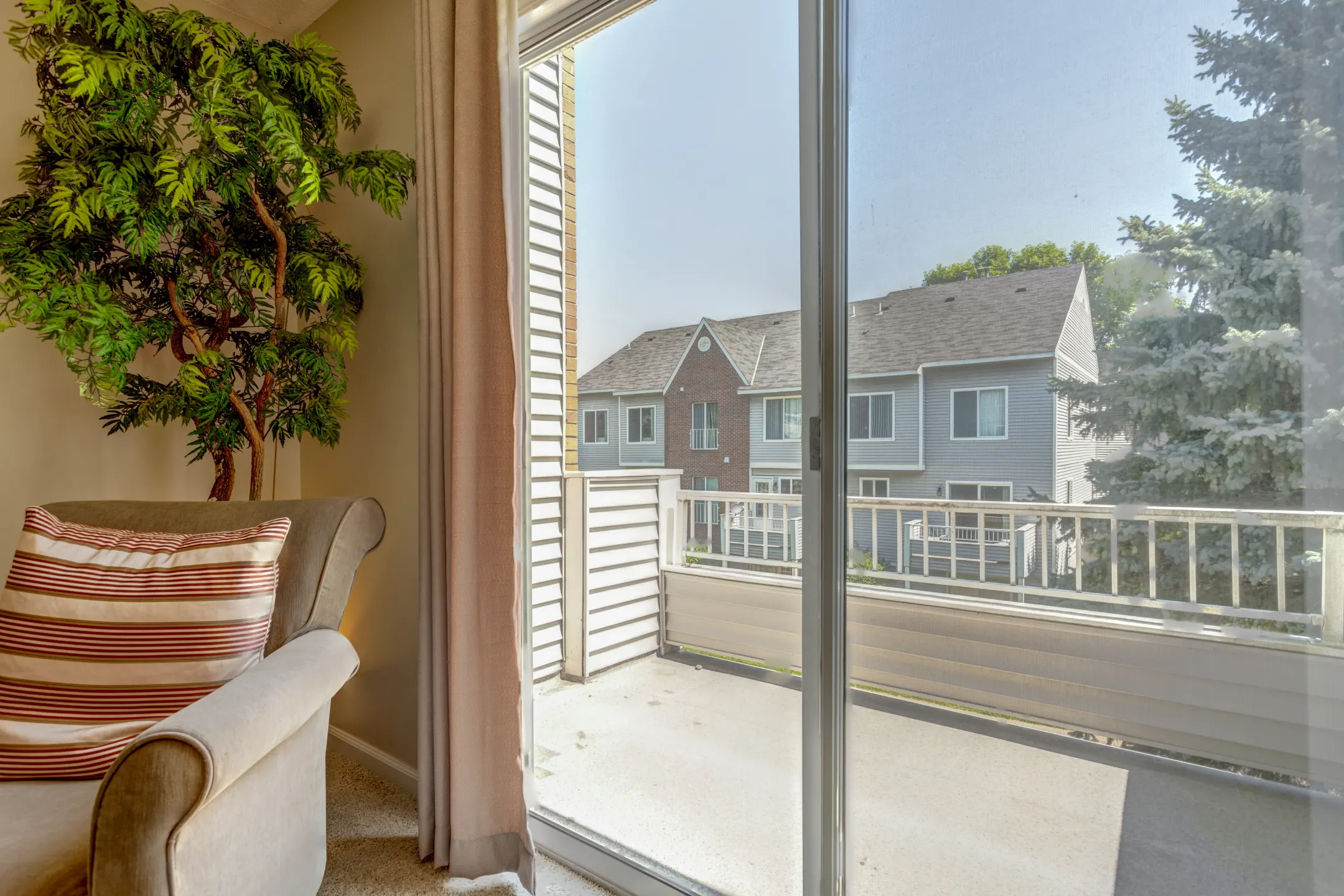 Berkshire of Burnsville 13901 Echo Park Cir Burnsville, MN