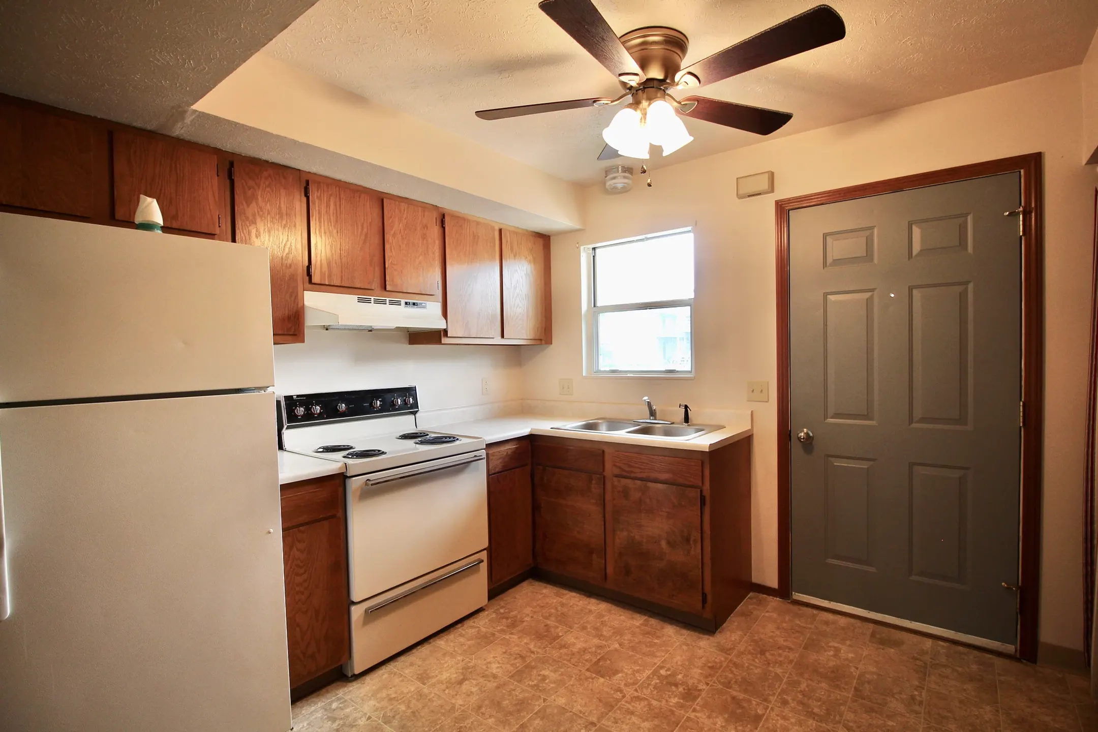 Kitchen - Northgate Apartments - Rochester, IN