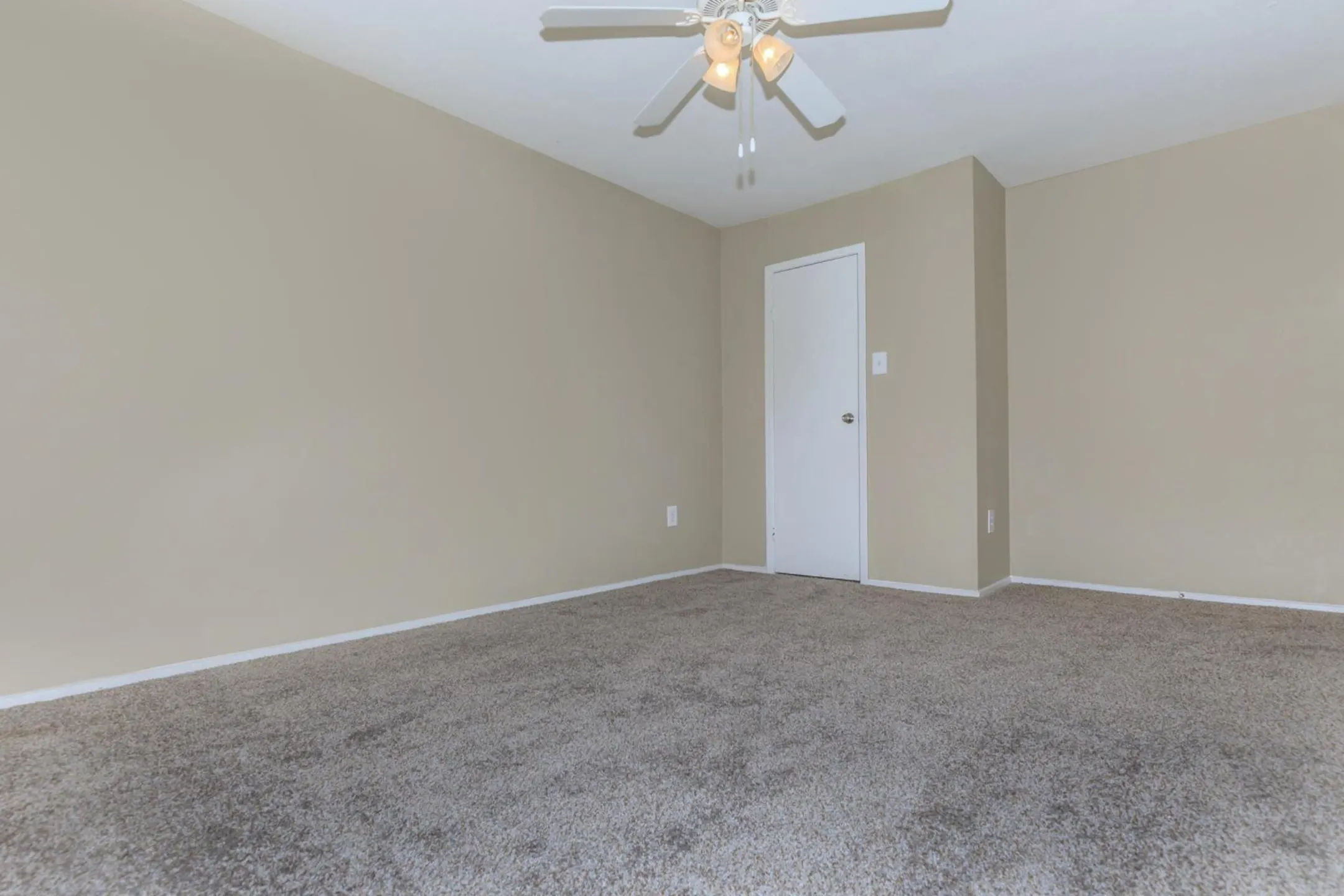 Angleton Manor Apartments - Angleton, TX 77515