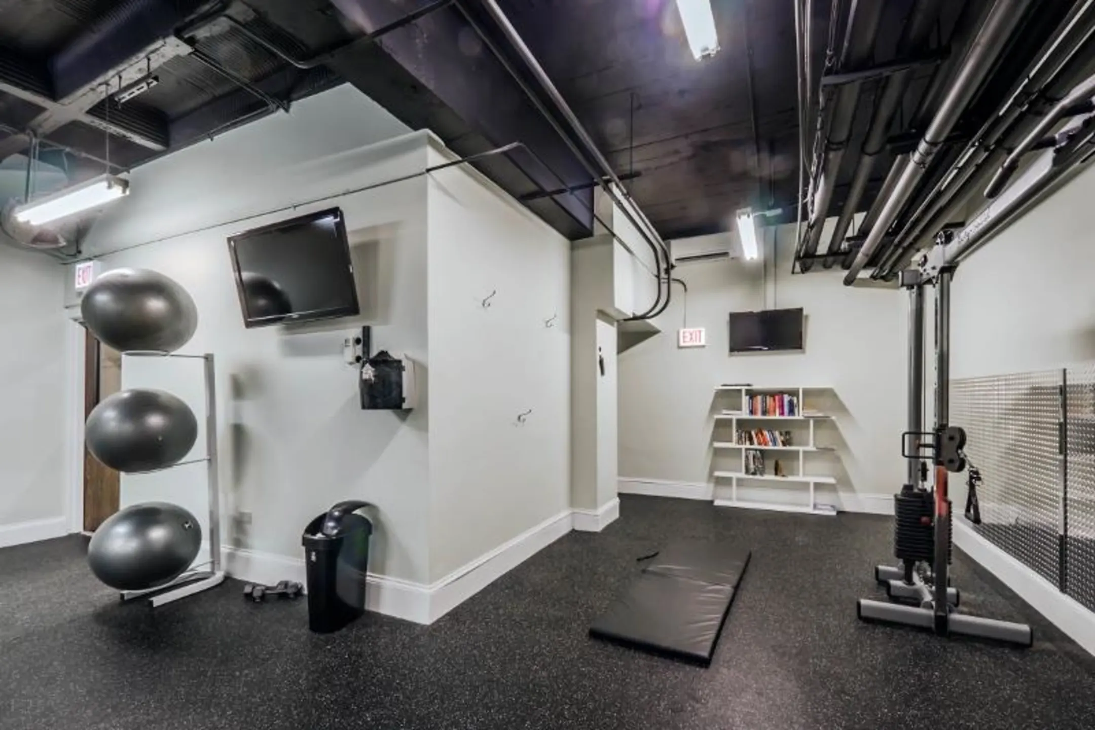 Fitness Weight Room - The Chatelaine - Chicago, IL