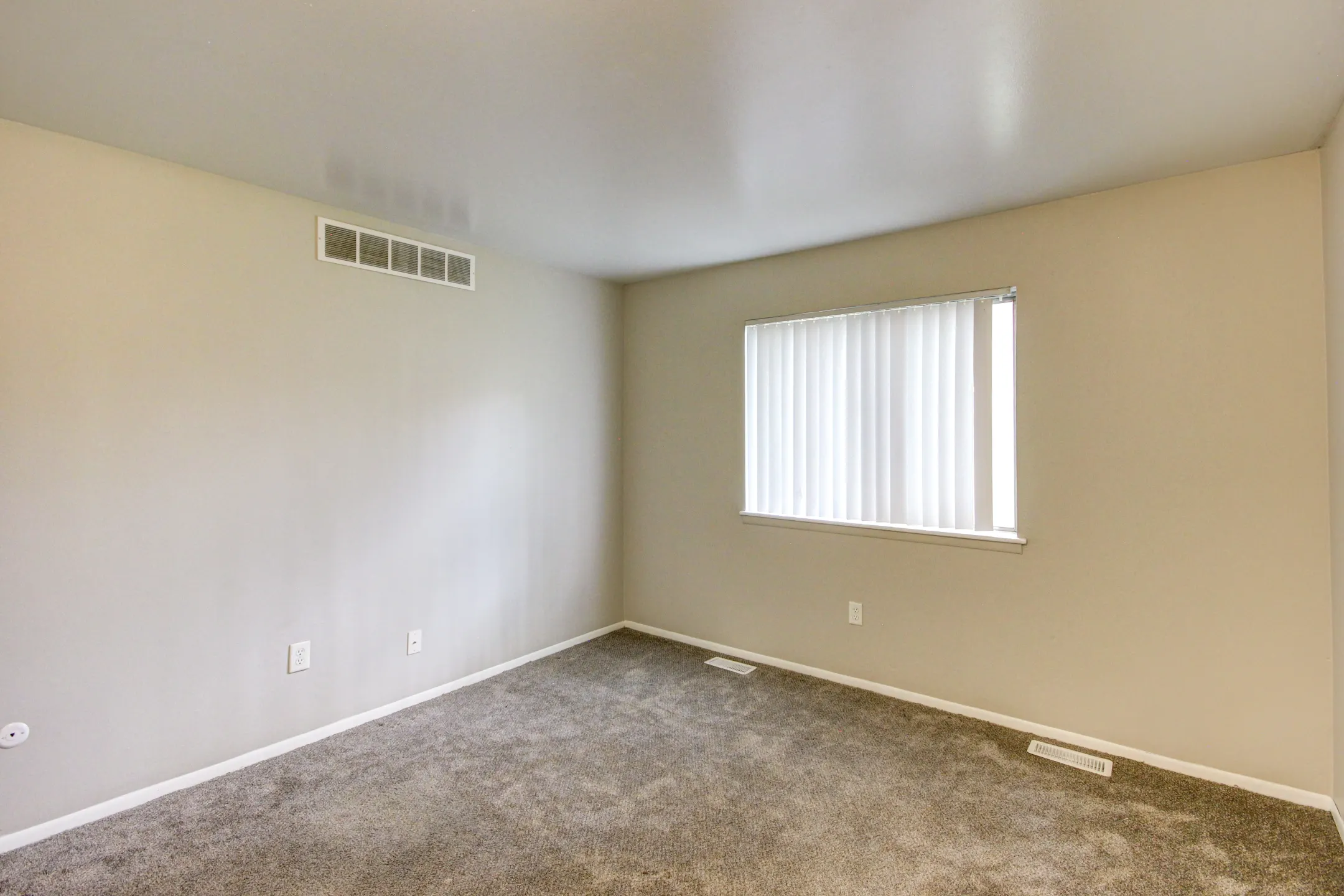 Maple Grove Apartments - Sterling Heights, MI 48312