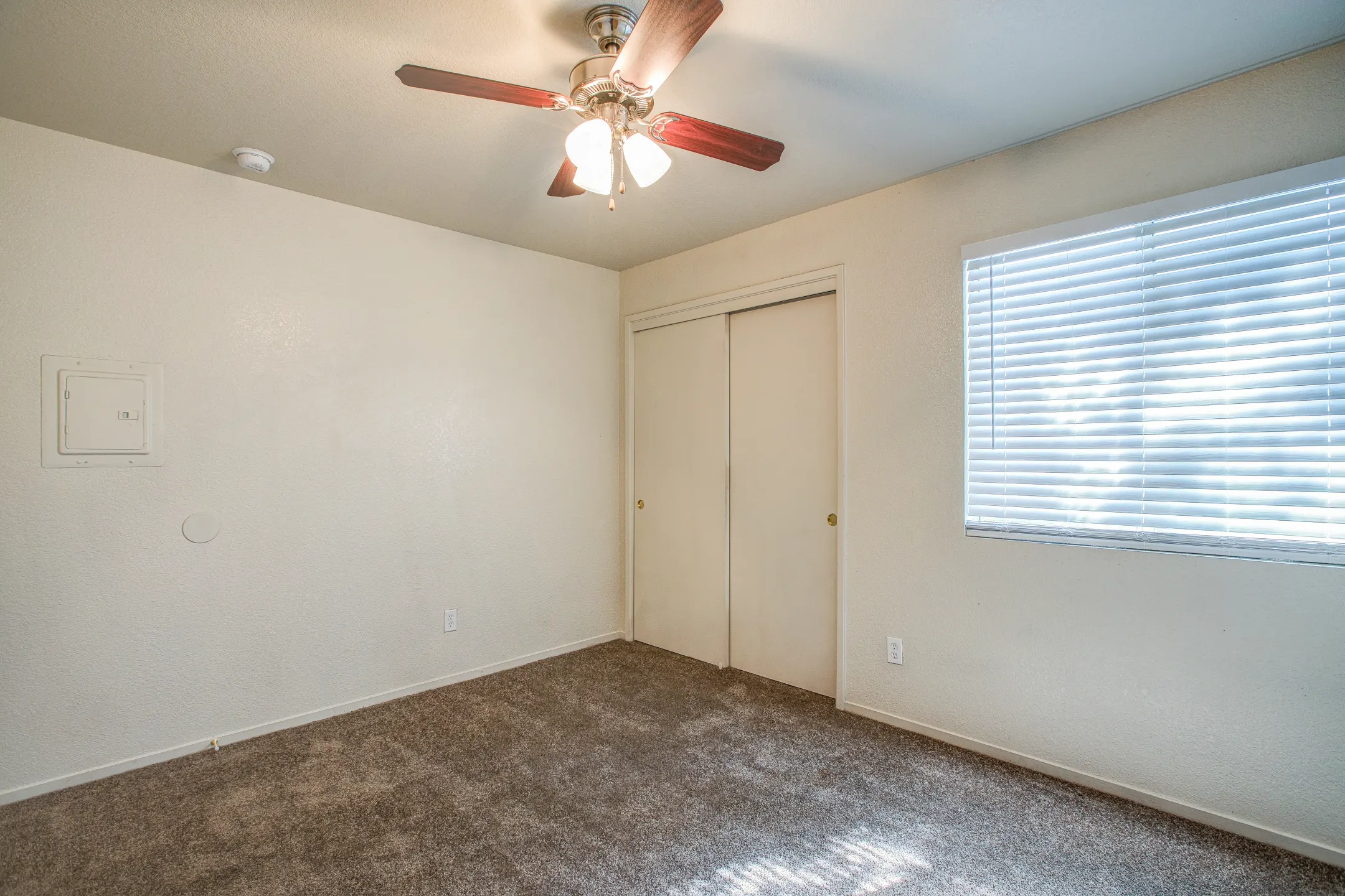 Sequoia Knolls Apartments - Fresno, CA 93722