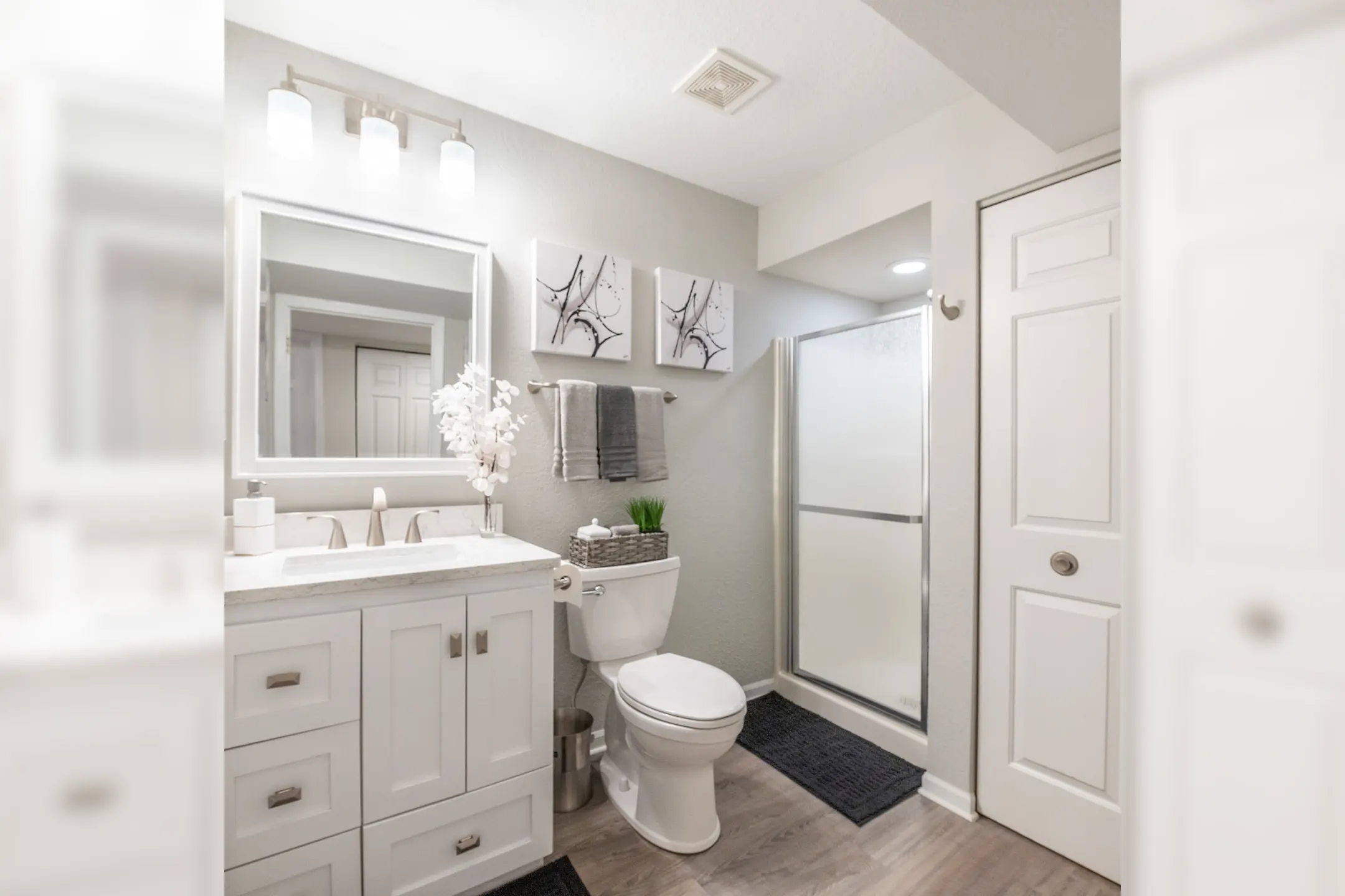 Canterbury Crossing Luxury Apartment Homes N26 W24150 River Park Dr