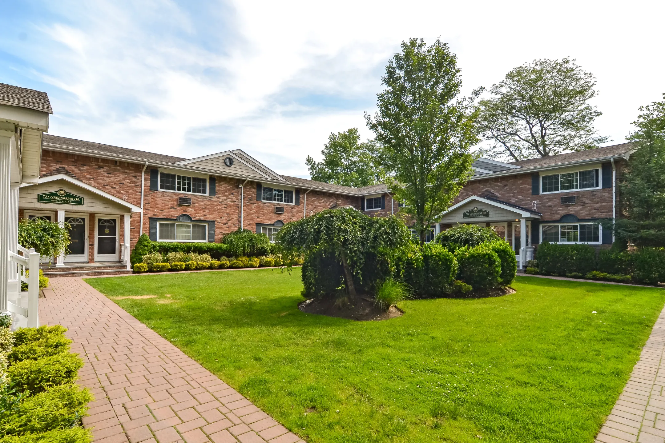 Fairfield Sunrise Gardens 721 Greenbriar Dr Bohemia, NY Apartments