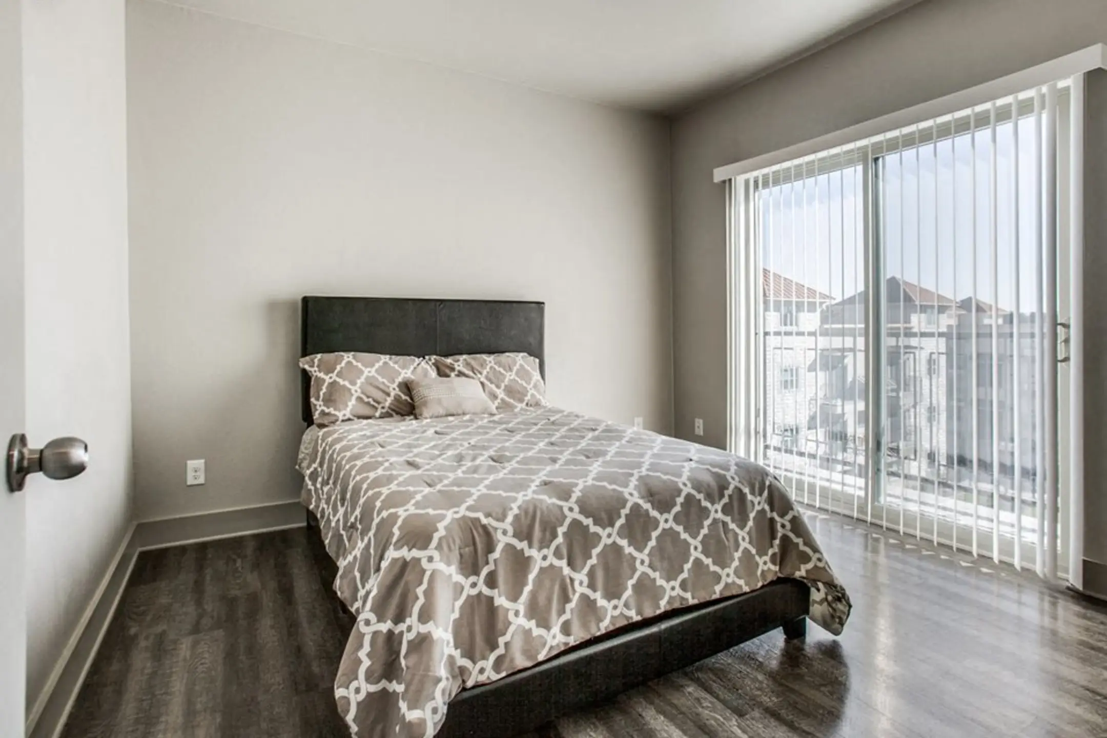 Richland Park Apartments 951 Abrams Rd Richardson, TX Apartments