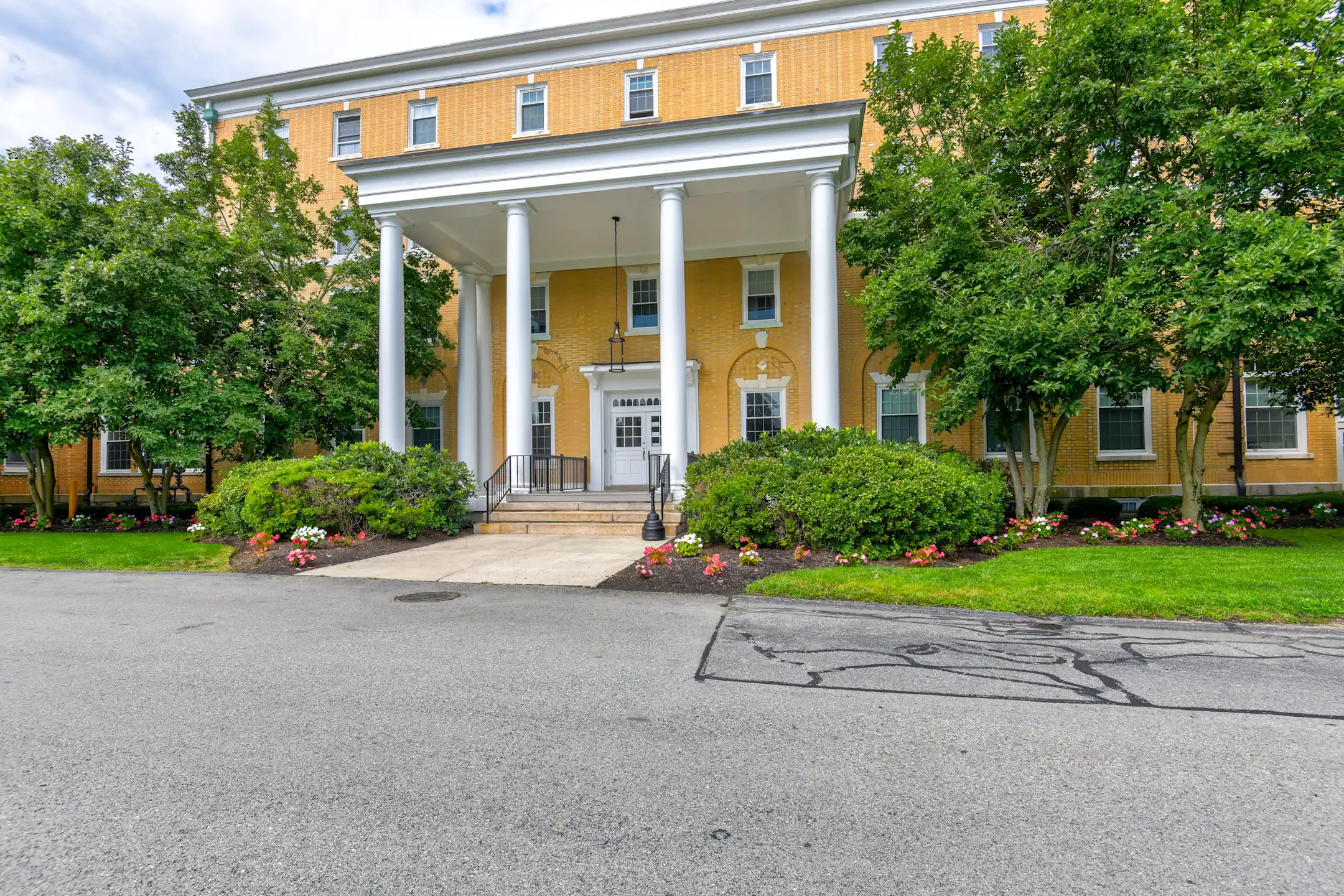 The Highlands 1800 Highland Ave Fall River, MA Apartments for Rent