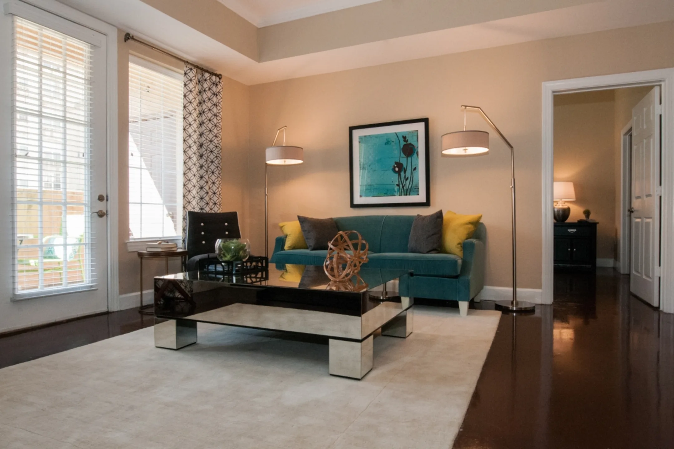 Living Room - Southgate Towers - Baton Rouge, LA