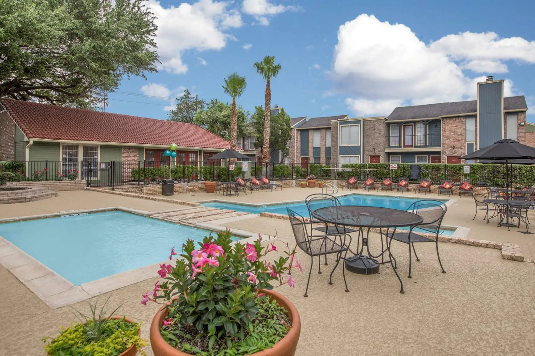 Pool - Lafayette Green Apartments & Town-Homes - Houston, TX