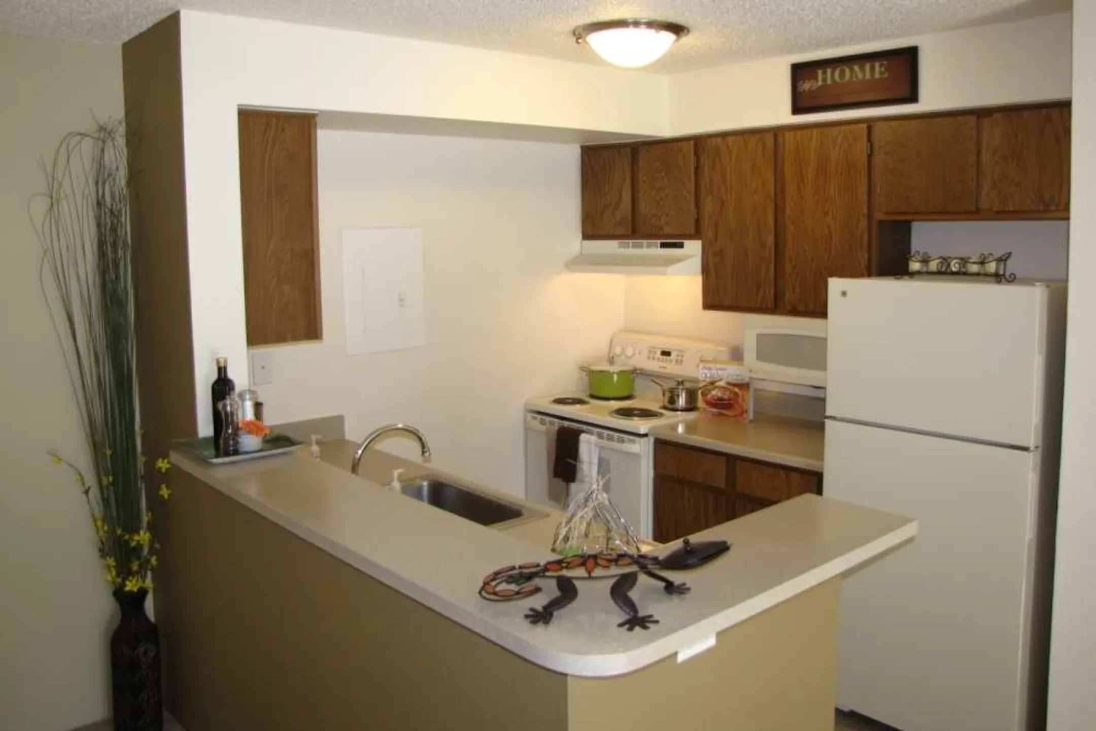 Hunters Run Apartments - 7777 E Yale Ave | Denver, CO Apartments for