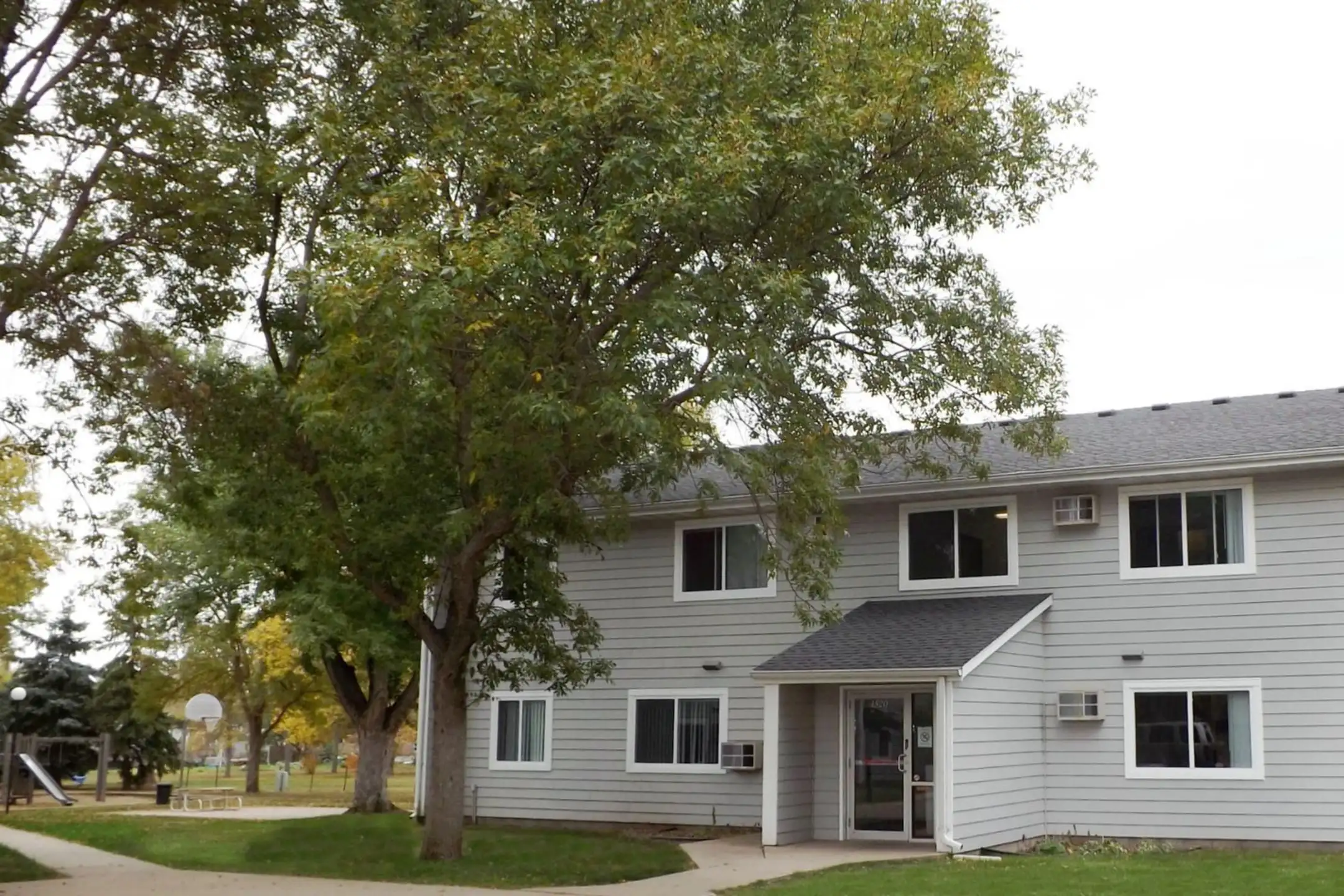 Ashland Willow Creek Apartments 1520 3rd Ave SW Watertown, SD