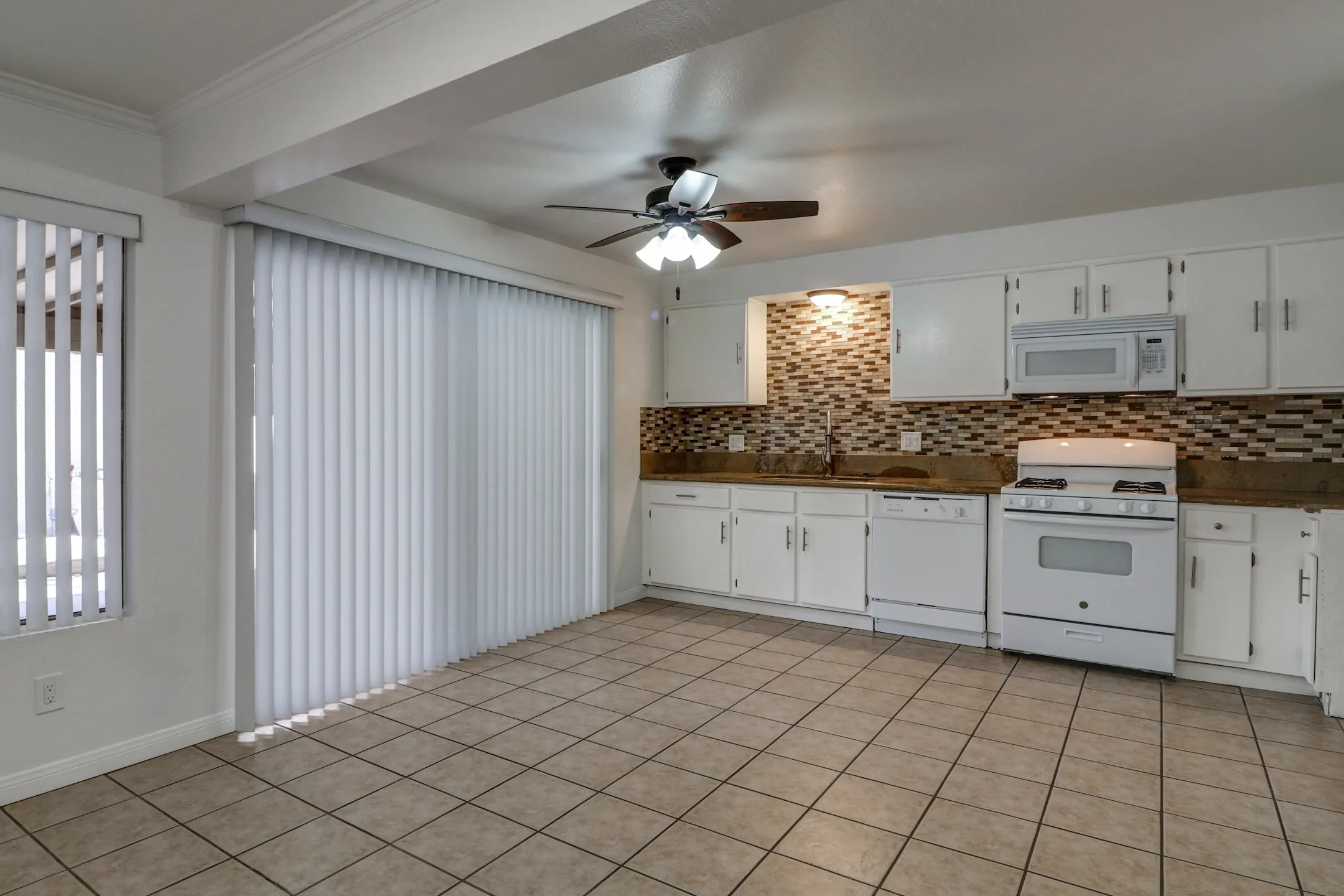 Stillmore 19400 Stillmore St Canyon Country, CA Apartments for Rent