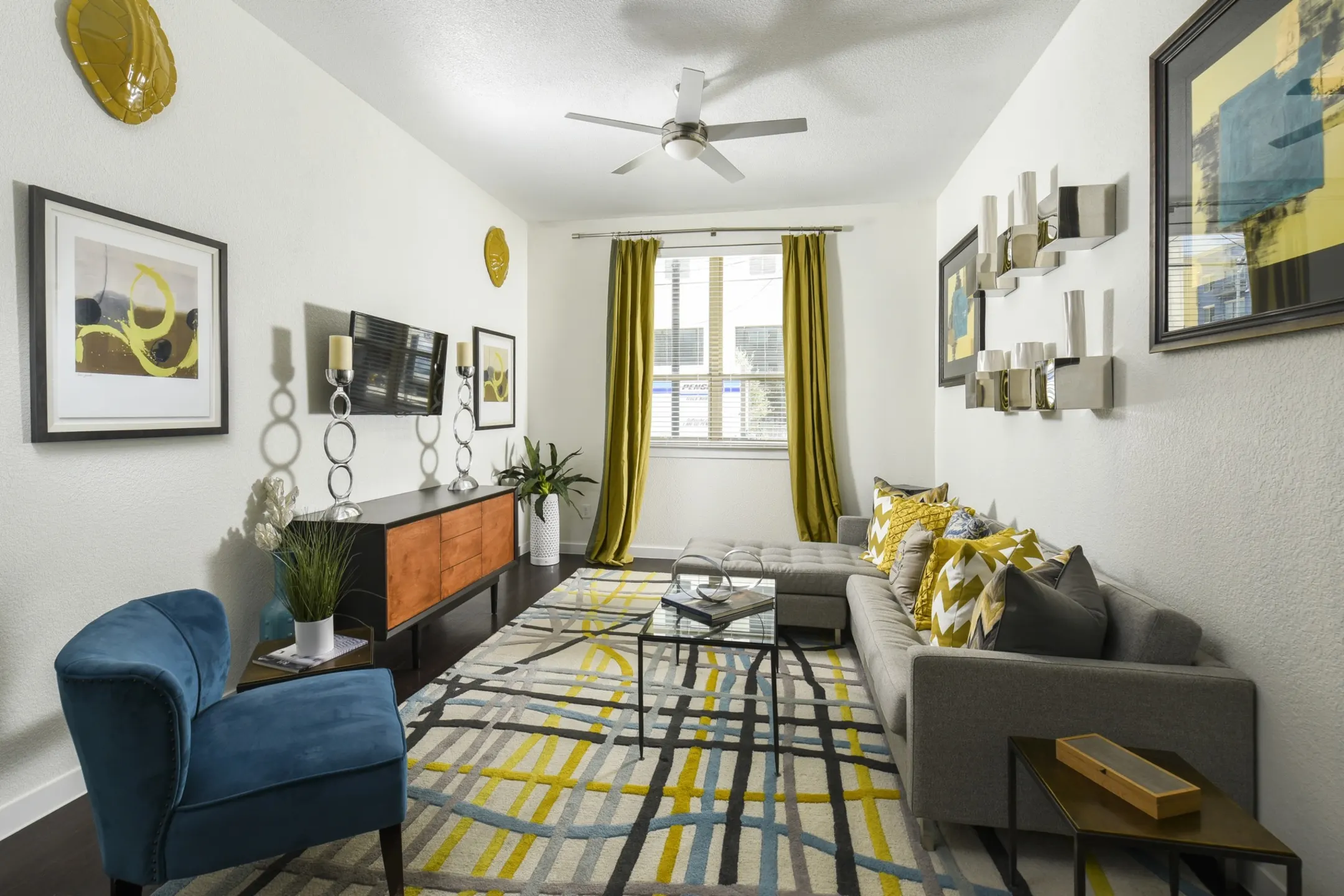 Living Room - 1800 Broadway - San Antonio, TX