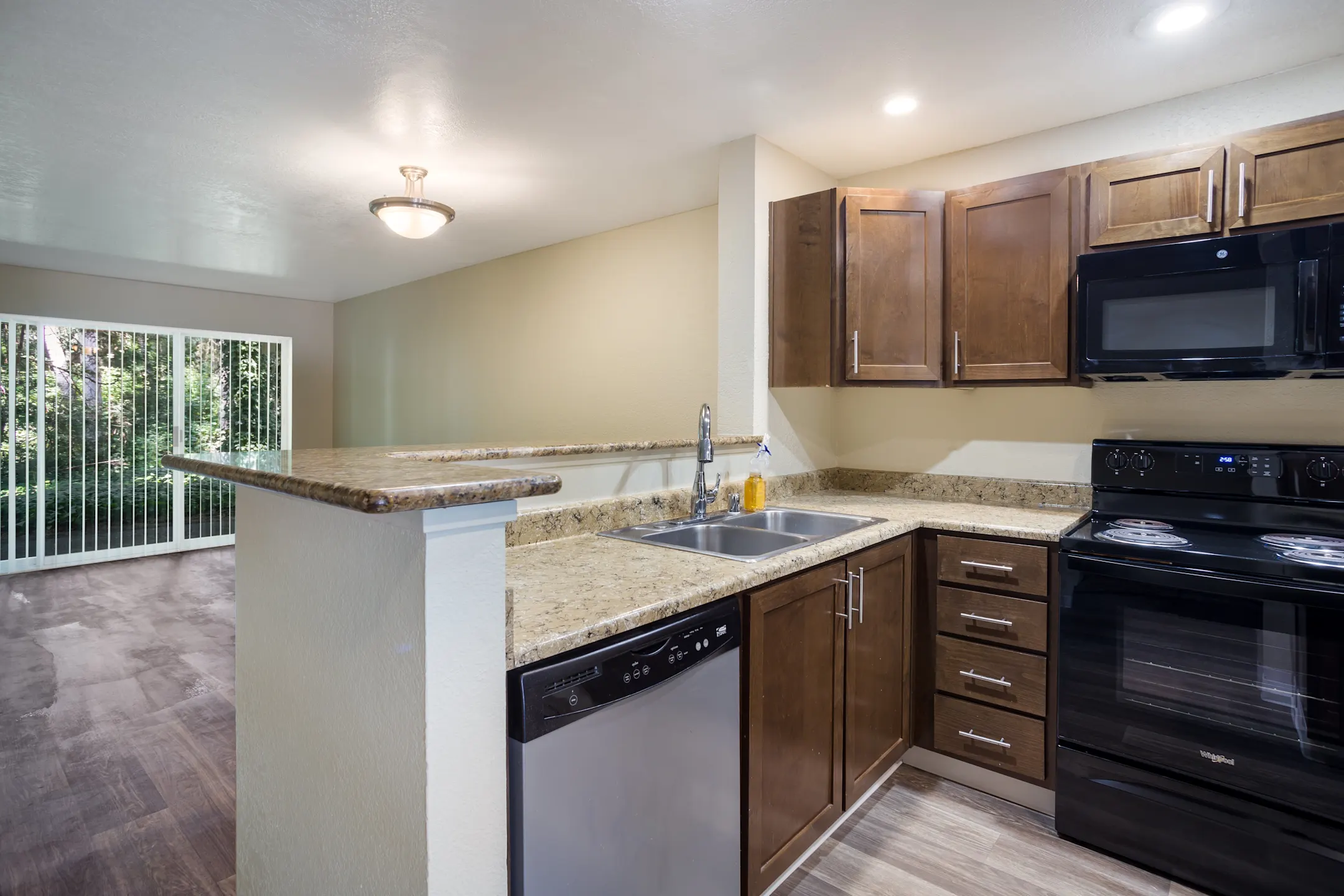 Arcadia Townhomes Federal Way, WA 98023