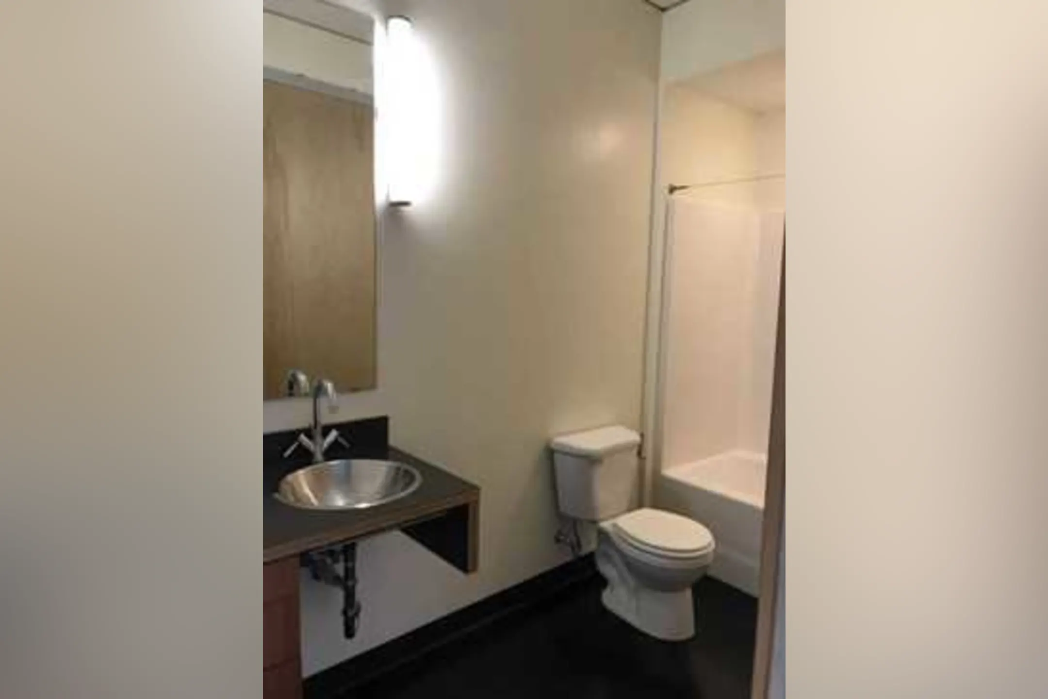 Bathroom - E300 - Des Moines, IA