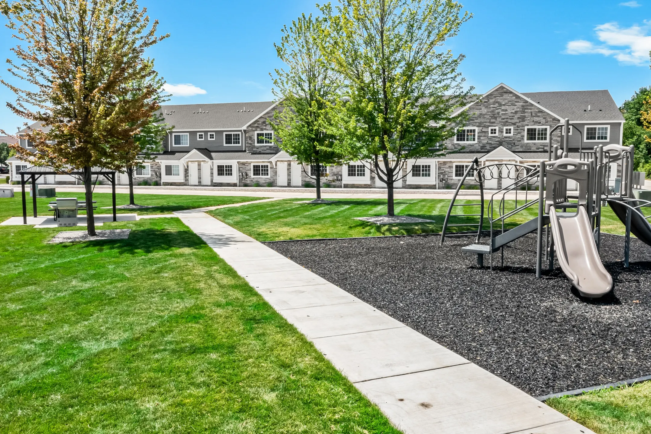 Town Center Villas Apartments Shelby Township, MI 48315
