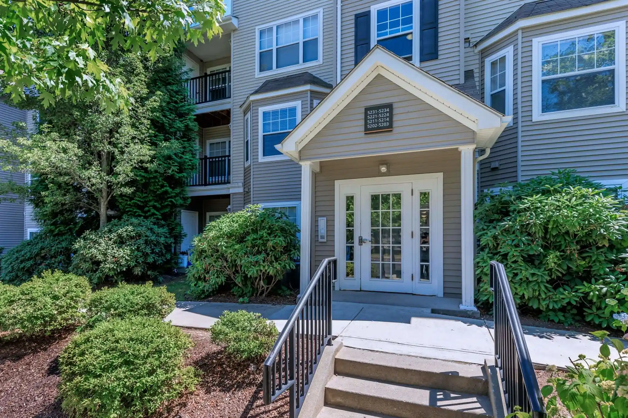 Grand Reserve Orange Apartments Orange, CT 06477