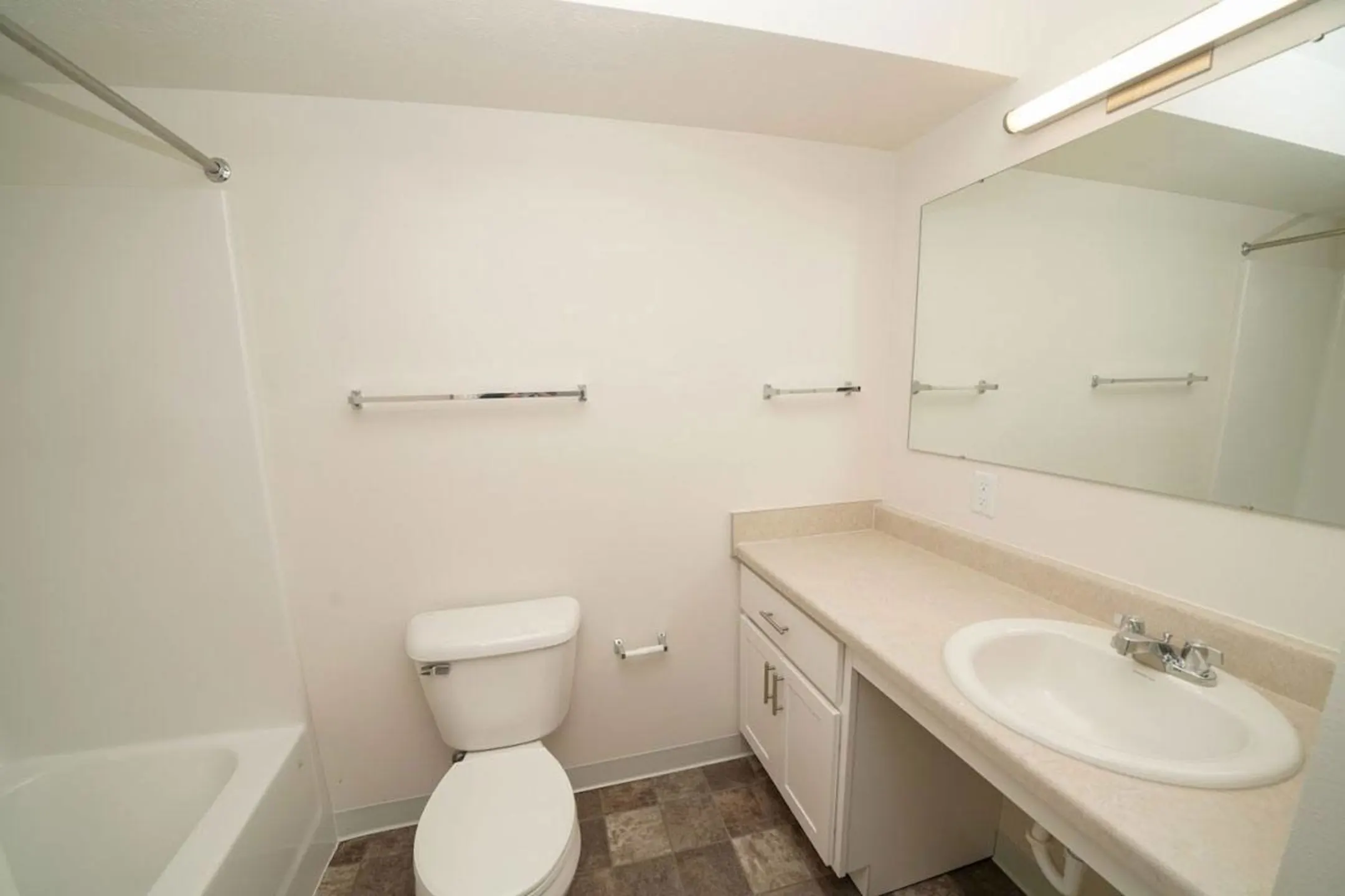 Bathroom - Arbor Lakes - Elkhart, IN