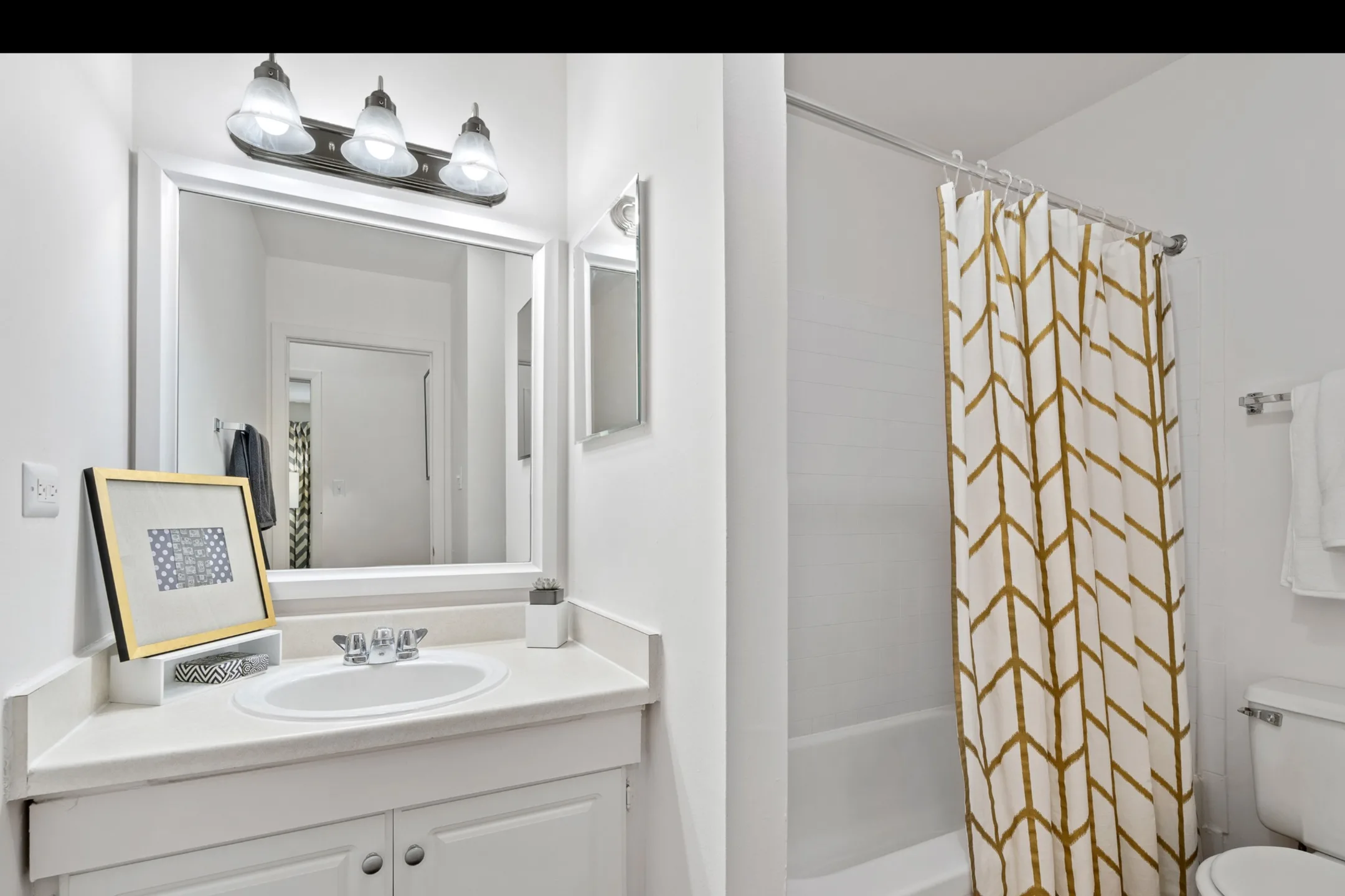 Bathroom - The Residence at Arlington Heights - Arlington Heights, IL