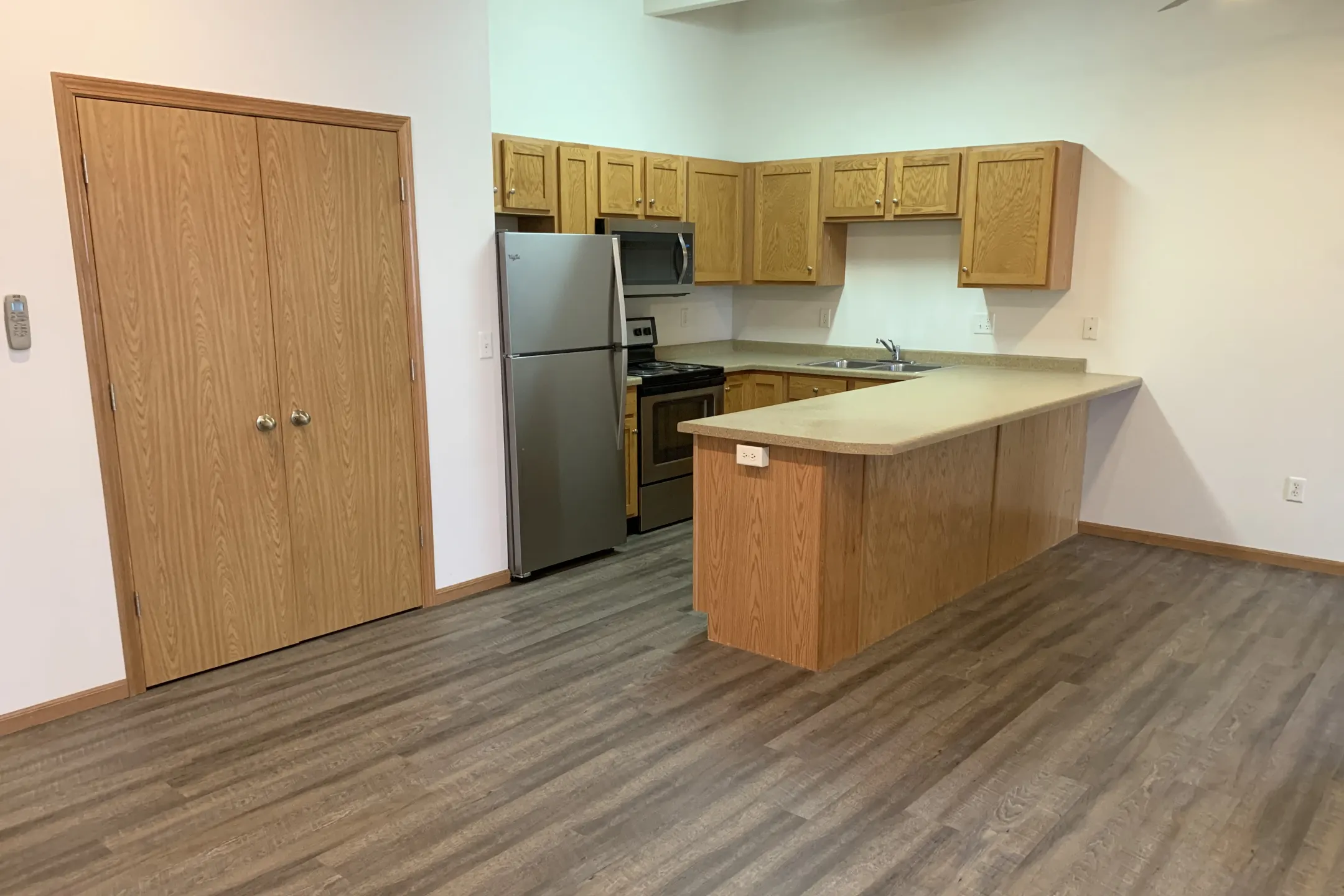 Kitchen - Warehouse Apartments - Fargo, ND