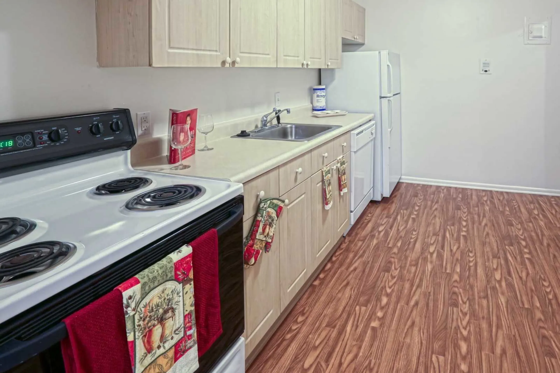Kitchen - Elmwood Court - Rochester, NY