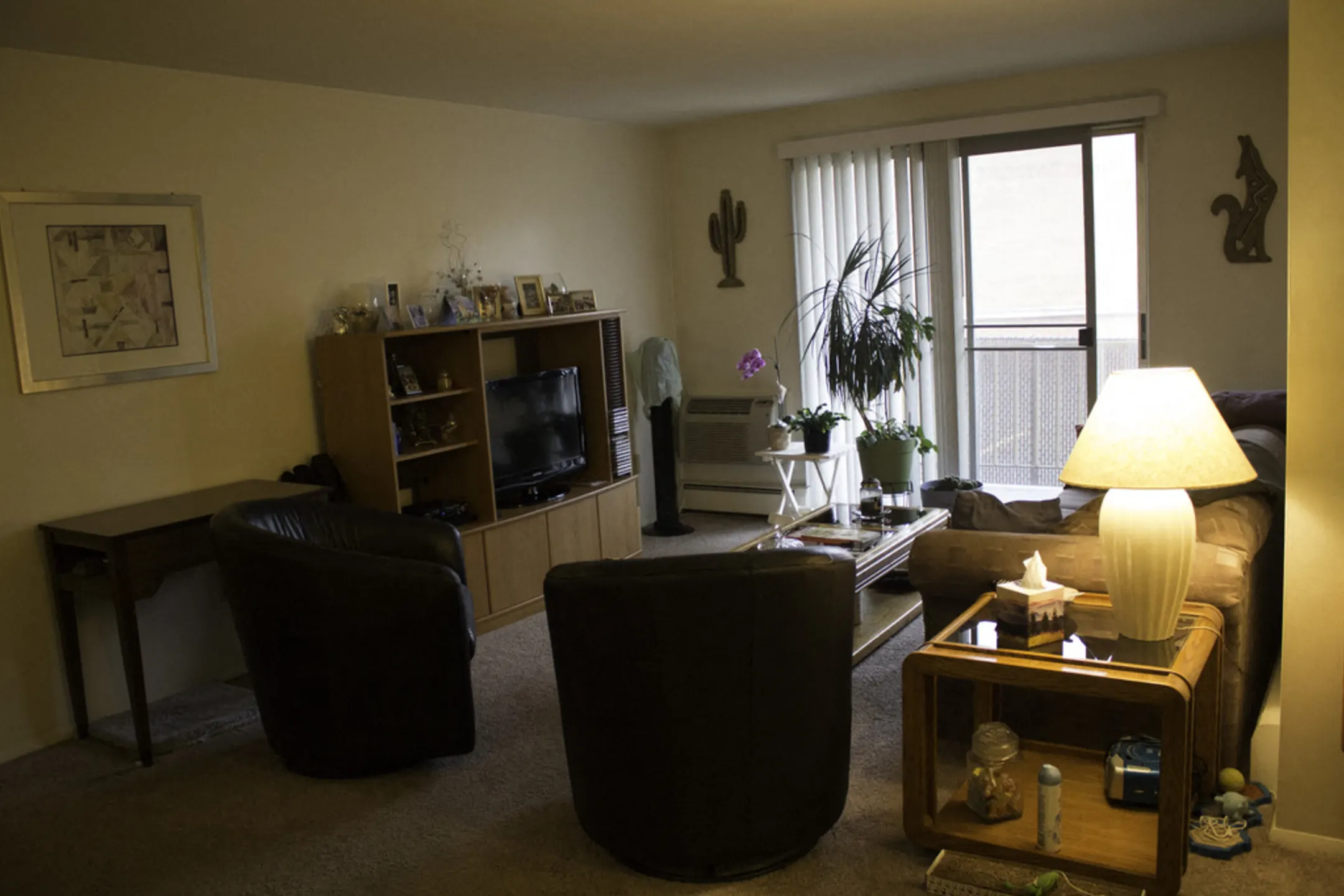 Living Room - Kingston Place Apartments - Middleburg Heights, OH