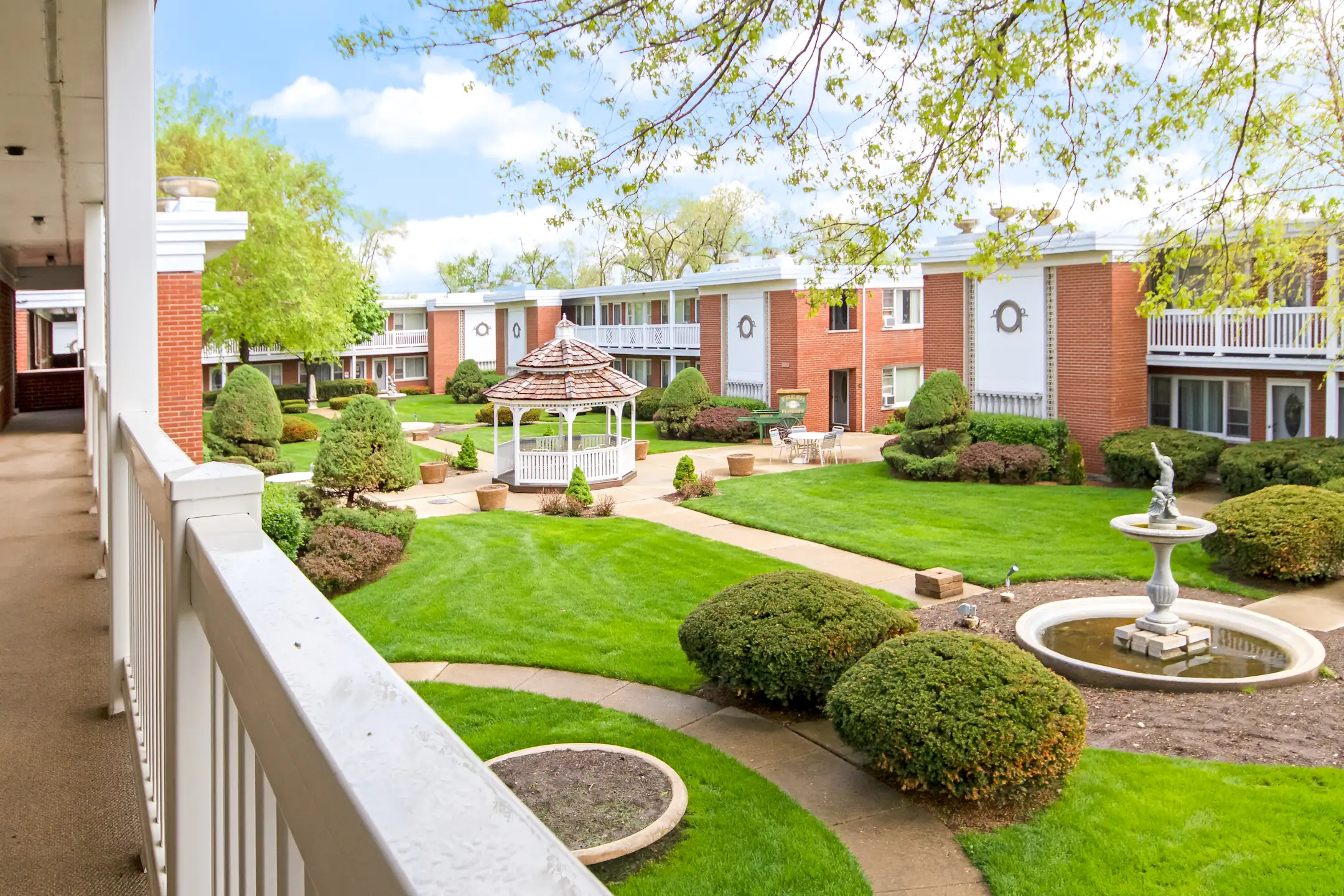 Brook Forest Apartments 1137 S Center St Bensenville, IL Apartments