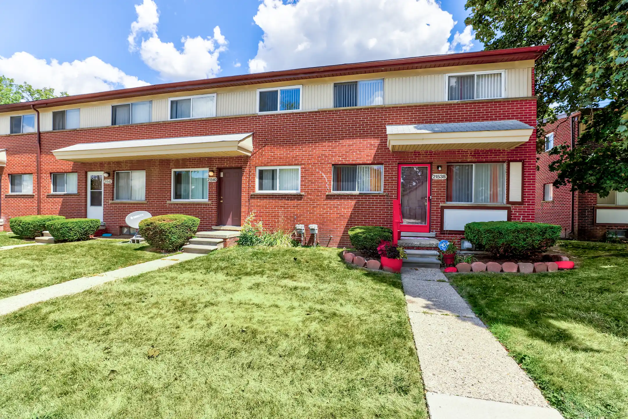 MacArthur Manor Apartments 21492 Mac Arthur Blvd Warren, MI