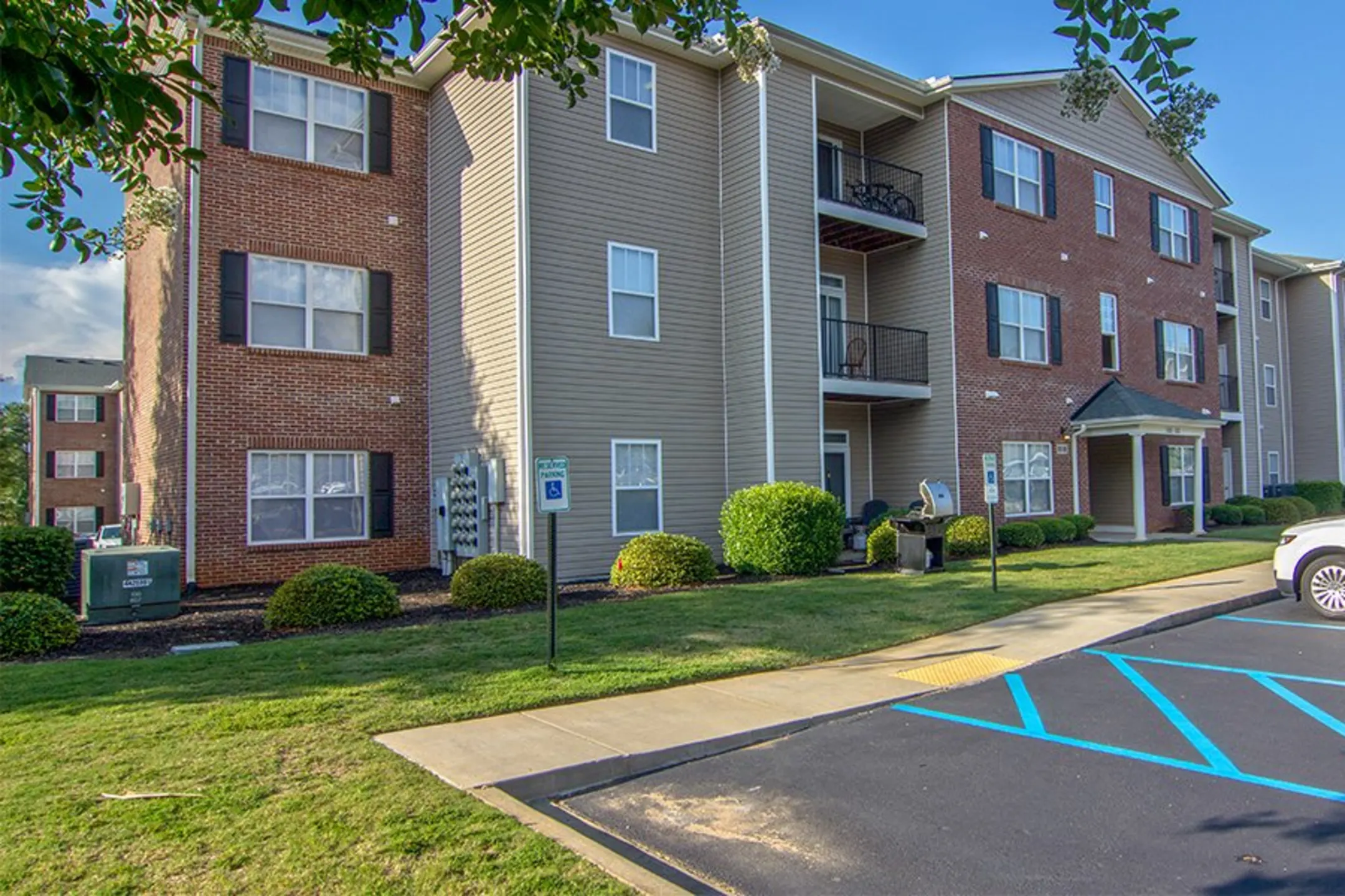 The Overlook At Golden Hills Apartments - Lexington, SC 29072