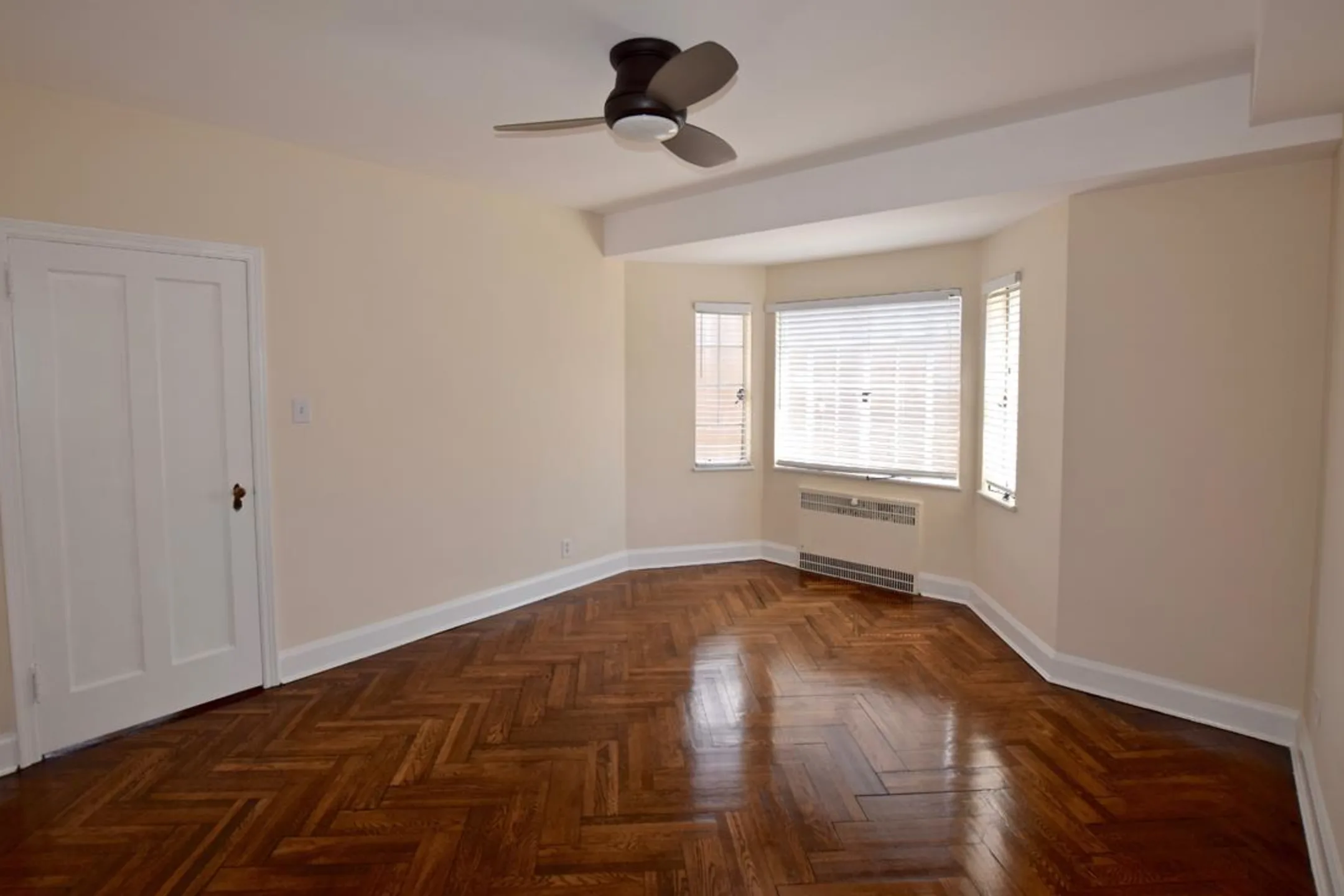 Living Room - Hyde Park Terrace - Cincinnati, OH