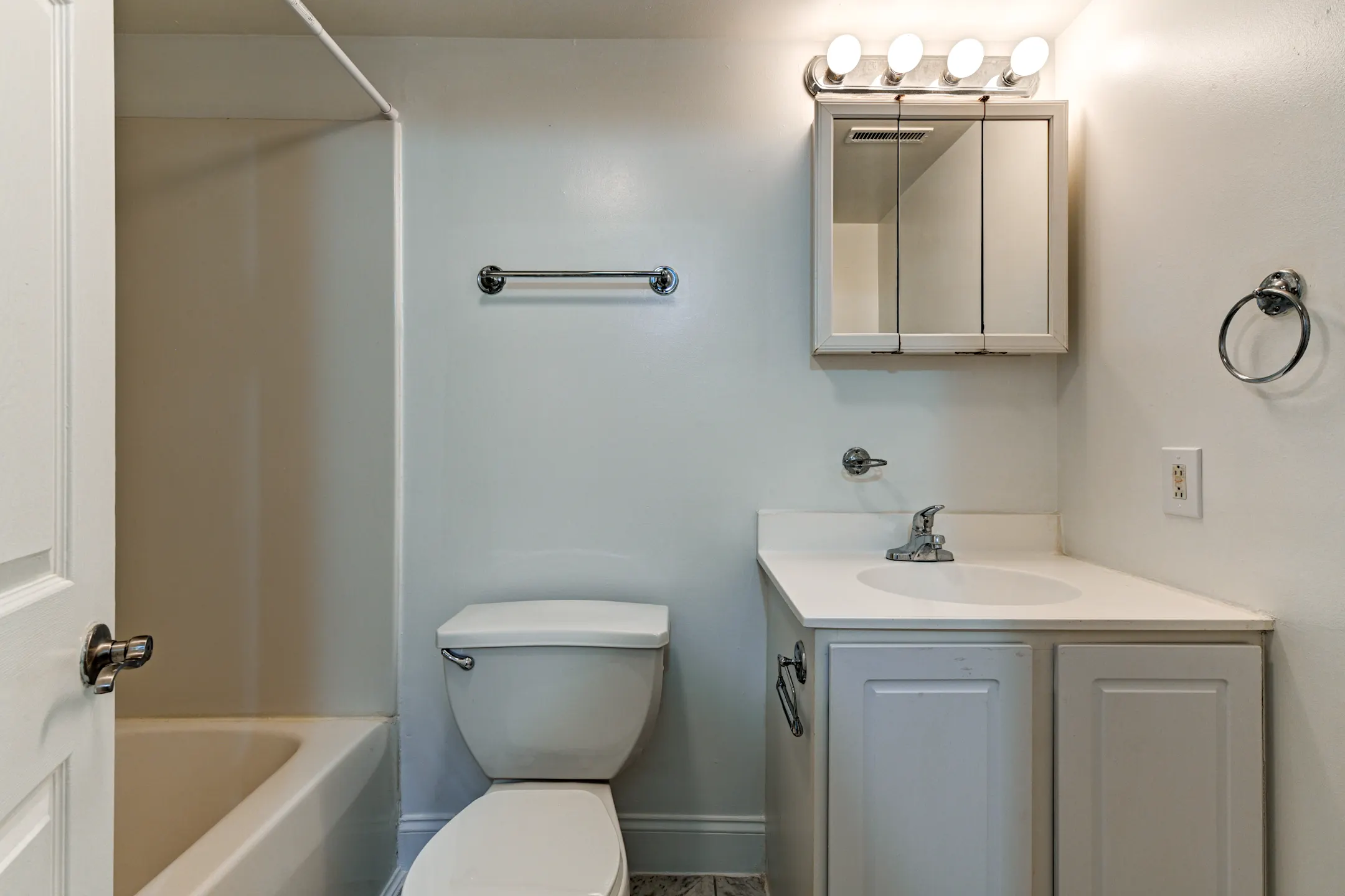Bathroom - The Courtyards - Beverly, NJ