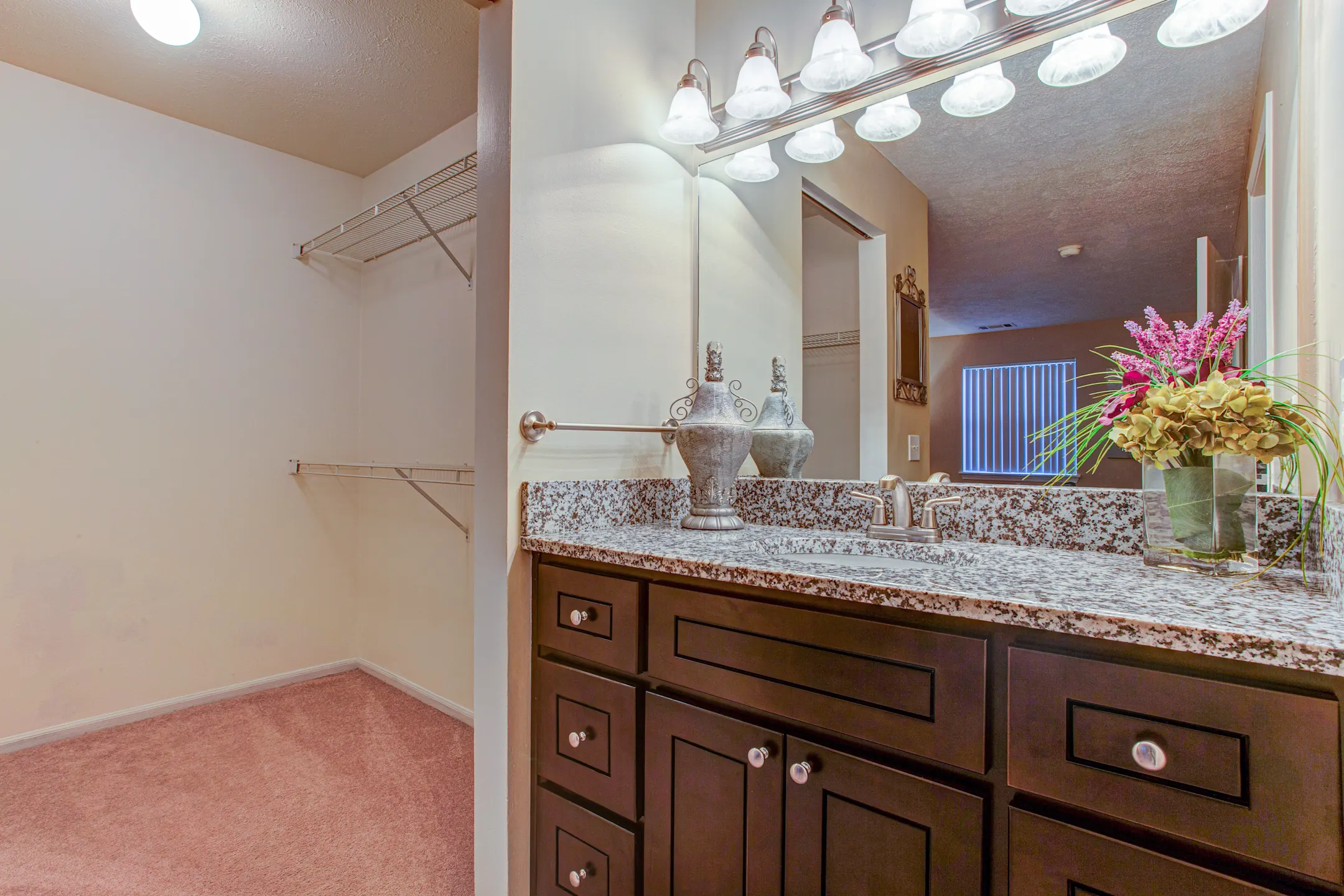 Polo Club Apartments Strongsville, OH 44136