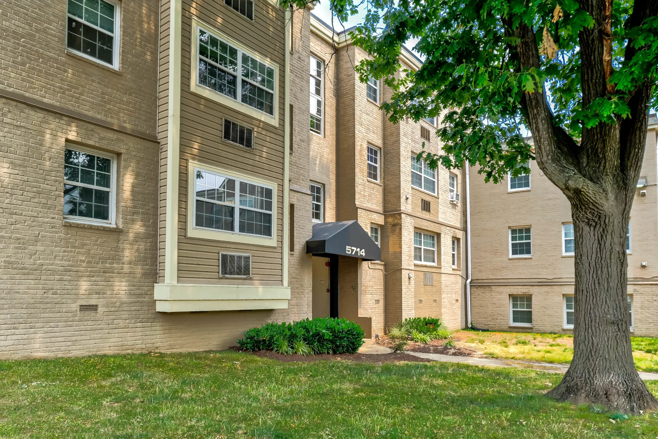 Building - Landmark Apartments - Hyattsville, MD
