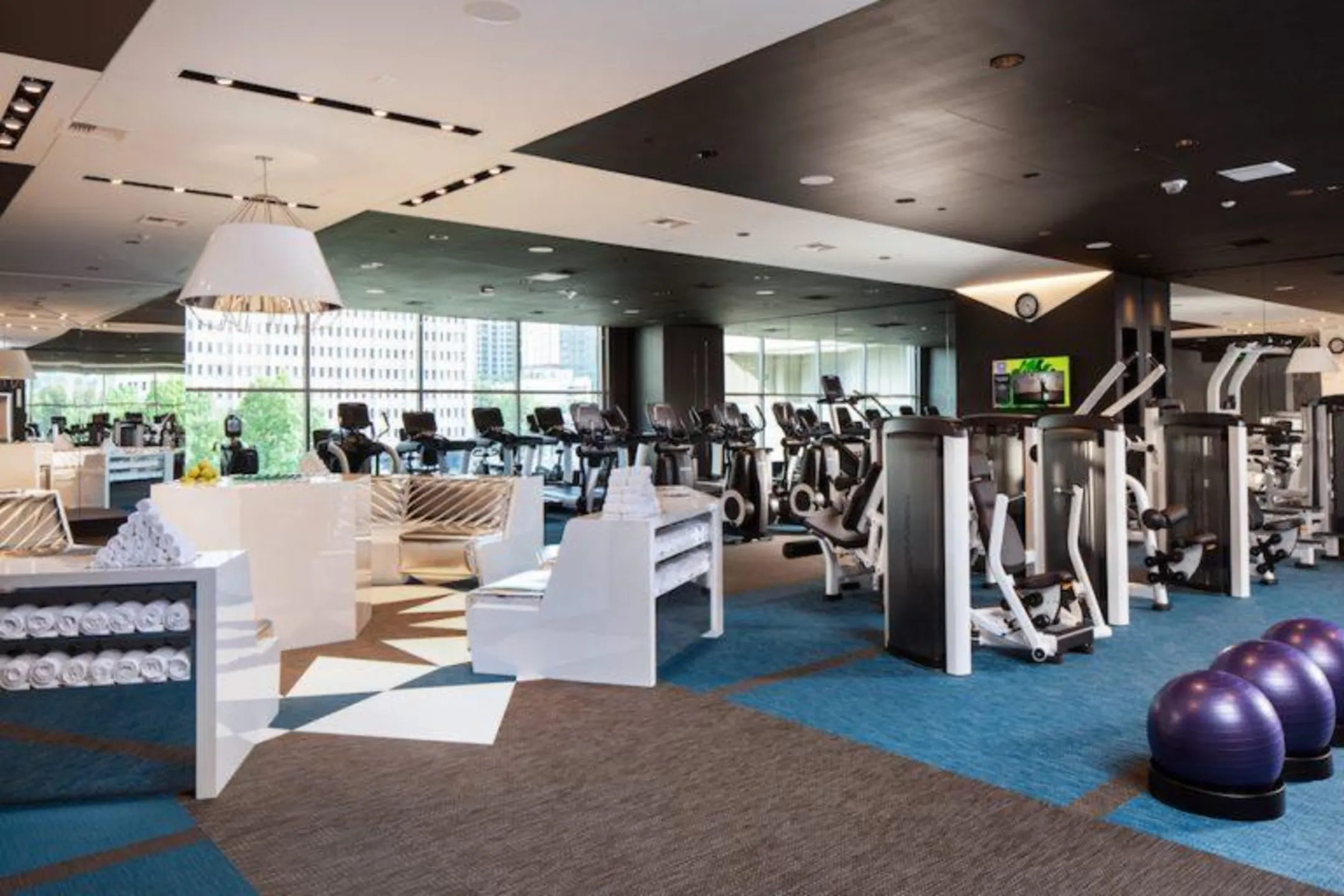 Fitness Weight Room - Two Lincoln Tower - Bellevue, WA