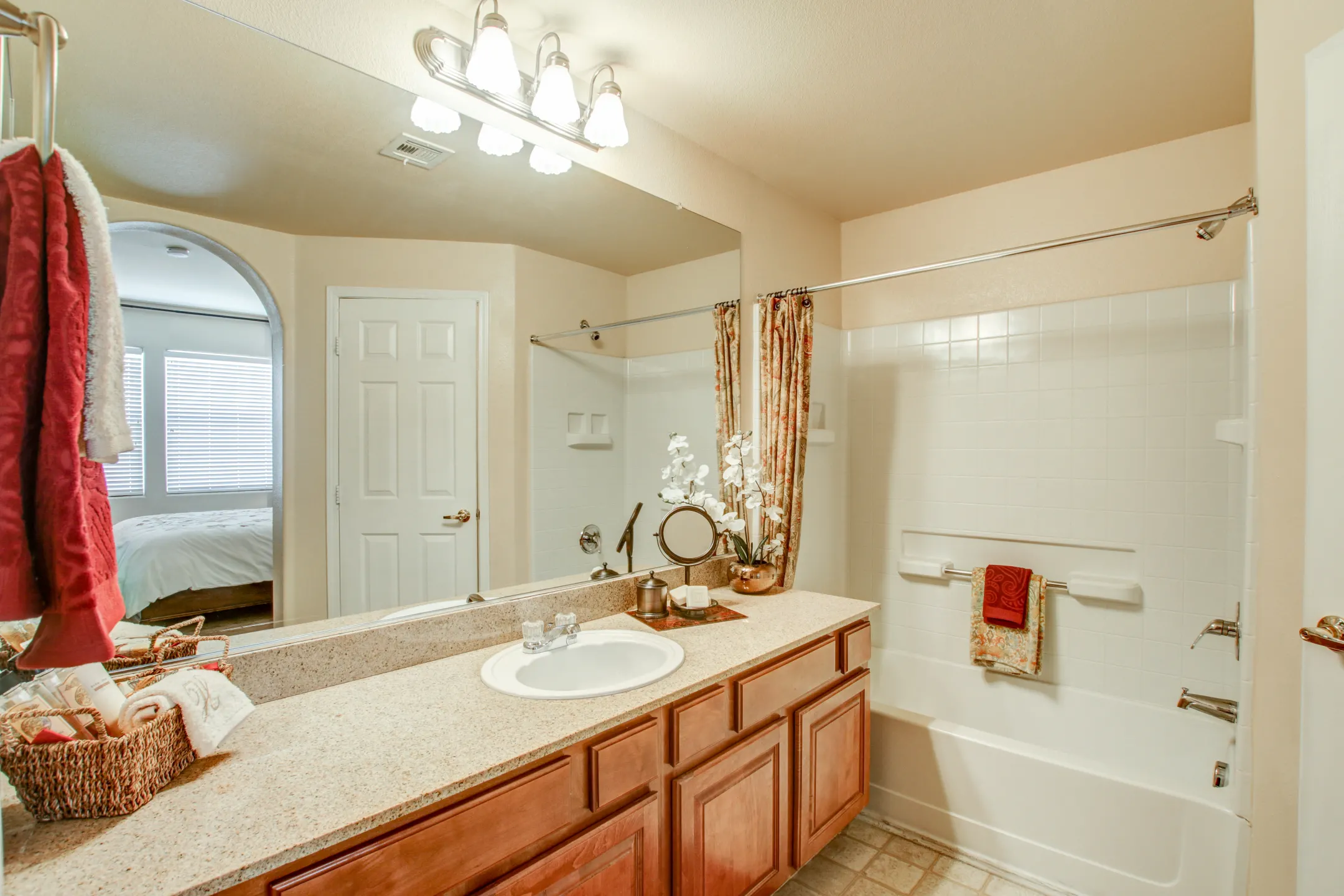 Bathroom - Horizon Ridge Park Apartments - Henderson, NV