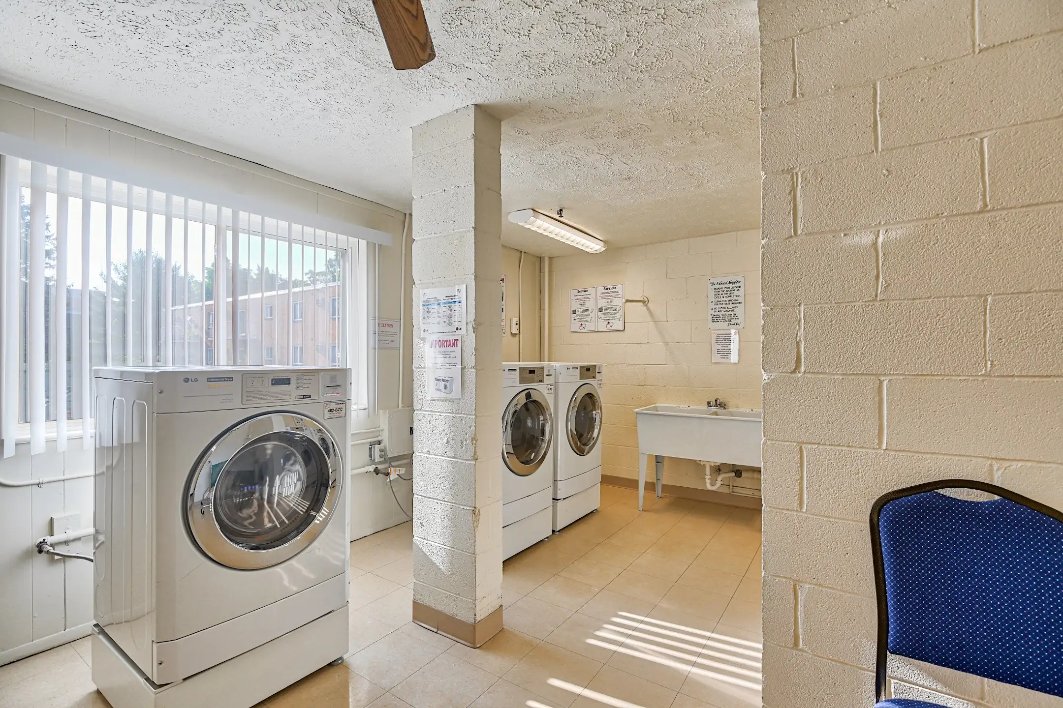 Chateau Perry Apartments 951 Perry Hwy Pittsburgh, PA Apartments