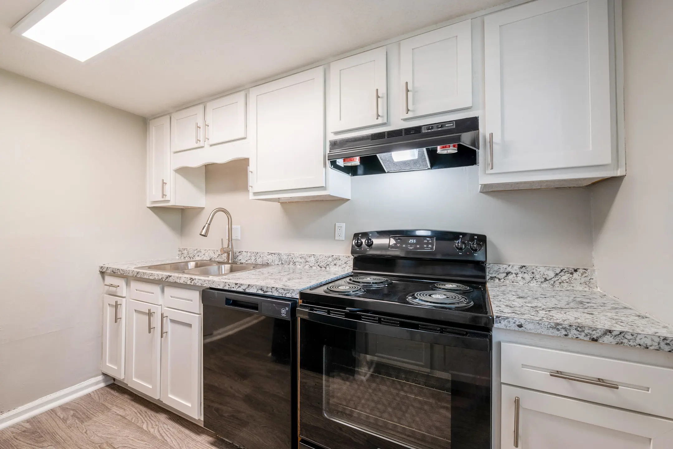 The Life at Edgewater Landing Apartments Columbus, OH 43232