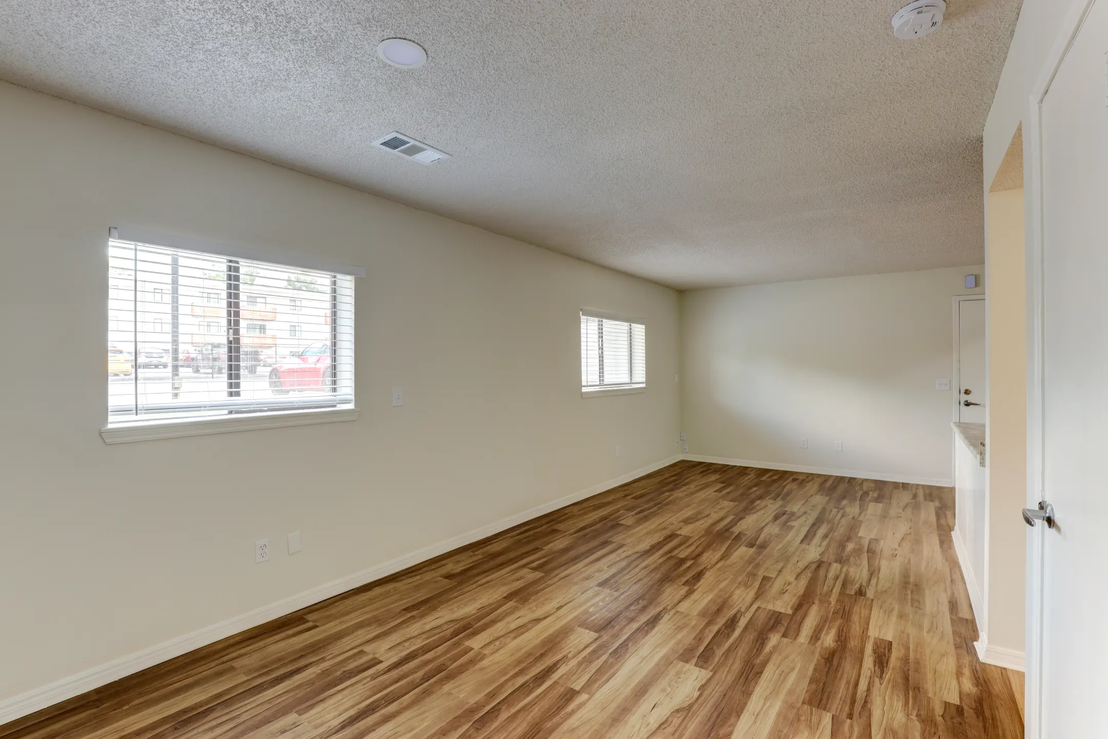 The Columns 2149 E Sunshine St Springfield, MO Apartments for Rent