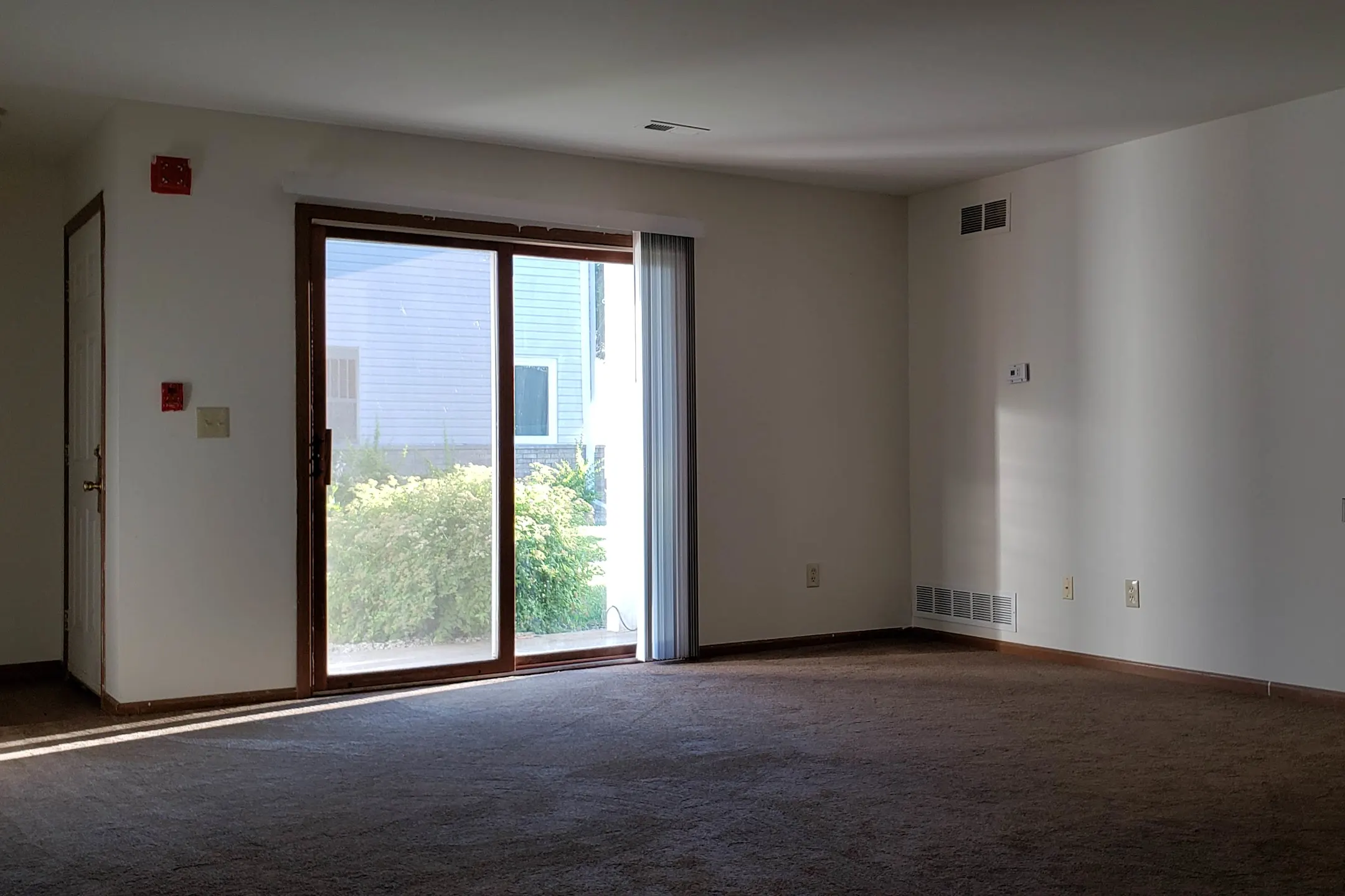 West Court Apartments 33 West St, Elkhorn Elkhorn, WI Apartments